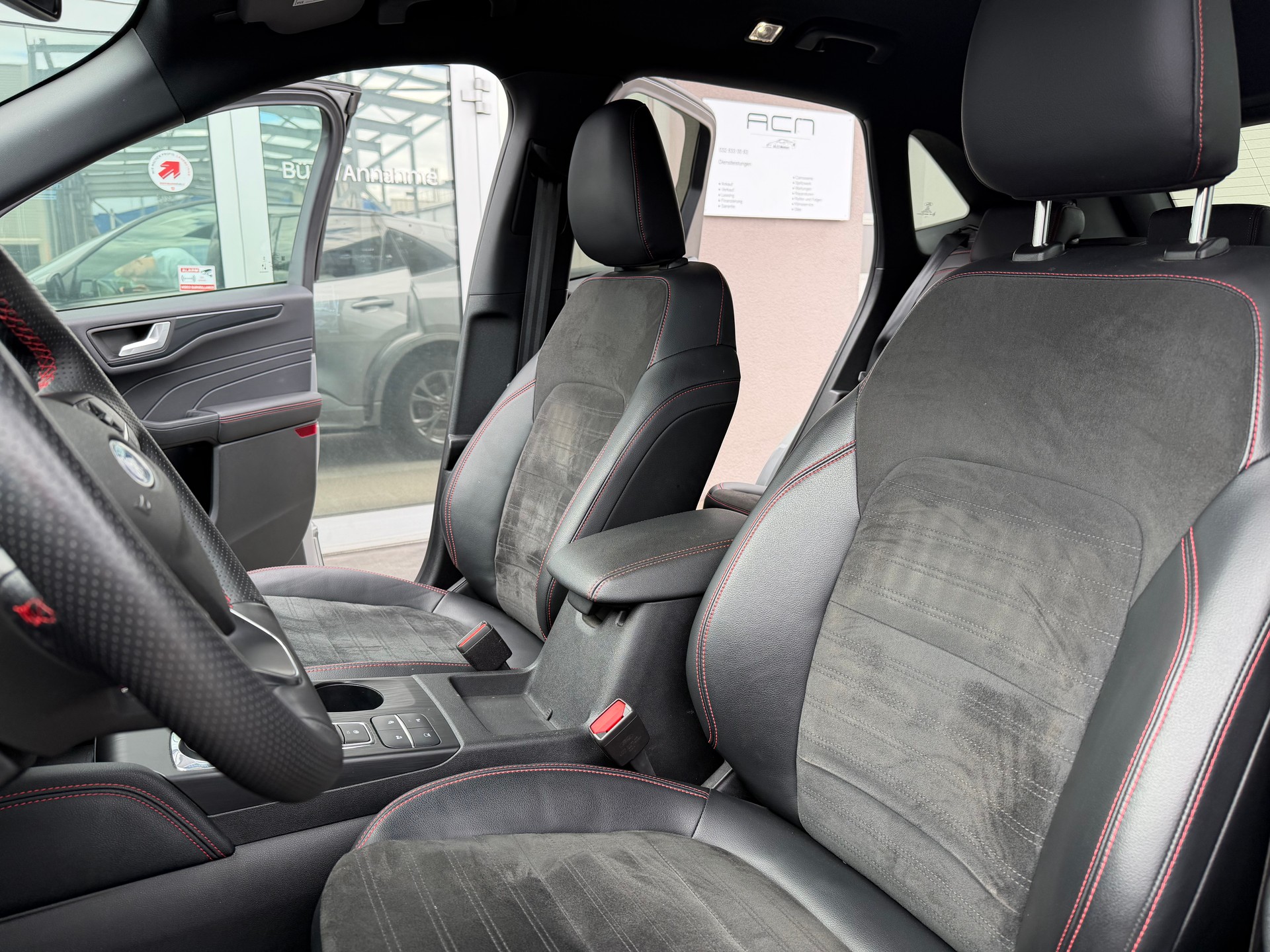 FORD Kuga 2.5 FHEV ST-Line X 4WD-image-9