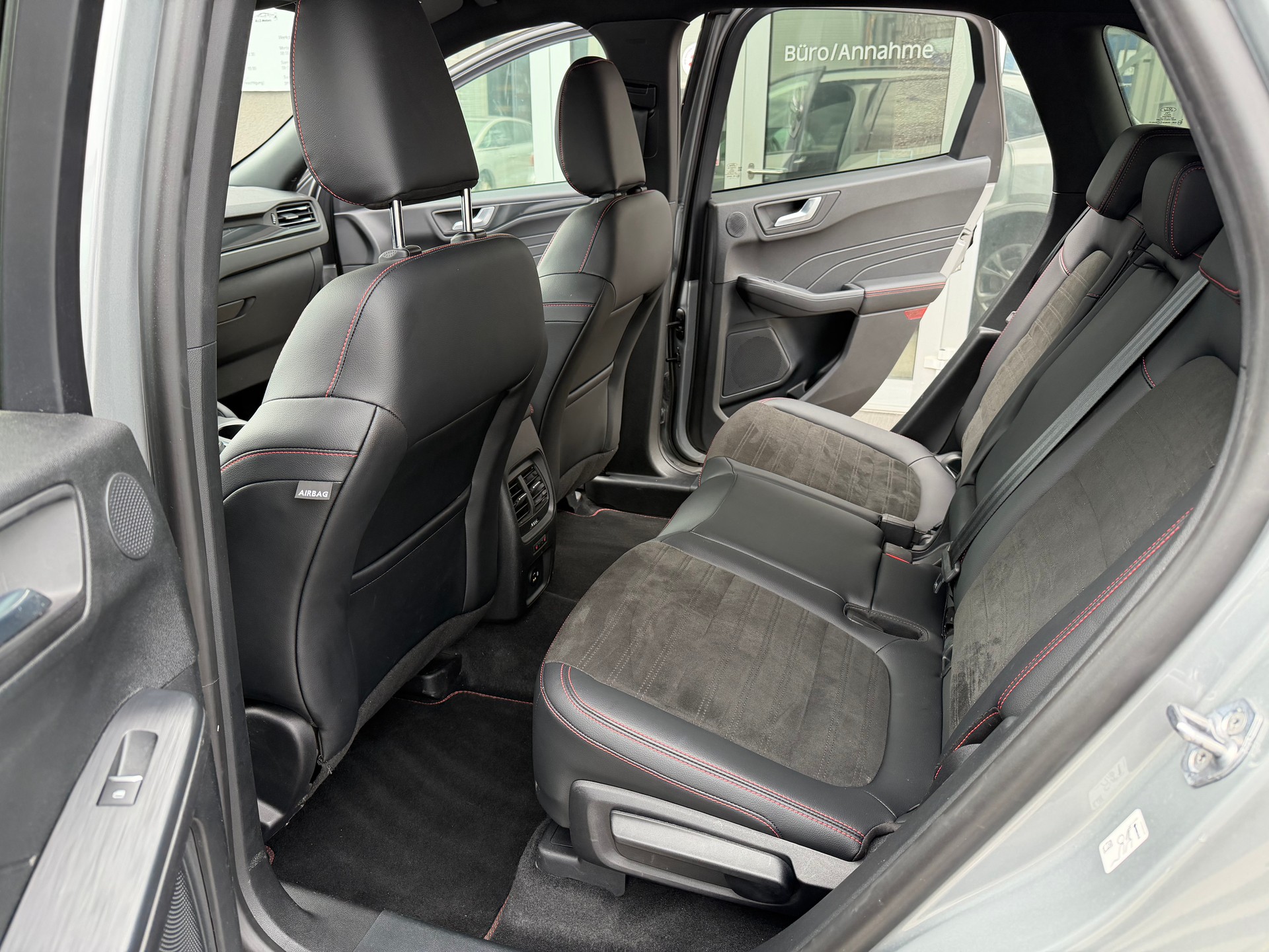 FORD Kuga 2.5 FHEV ST-Line X 4WD-image-10