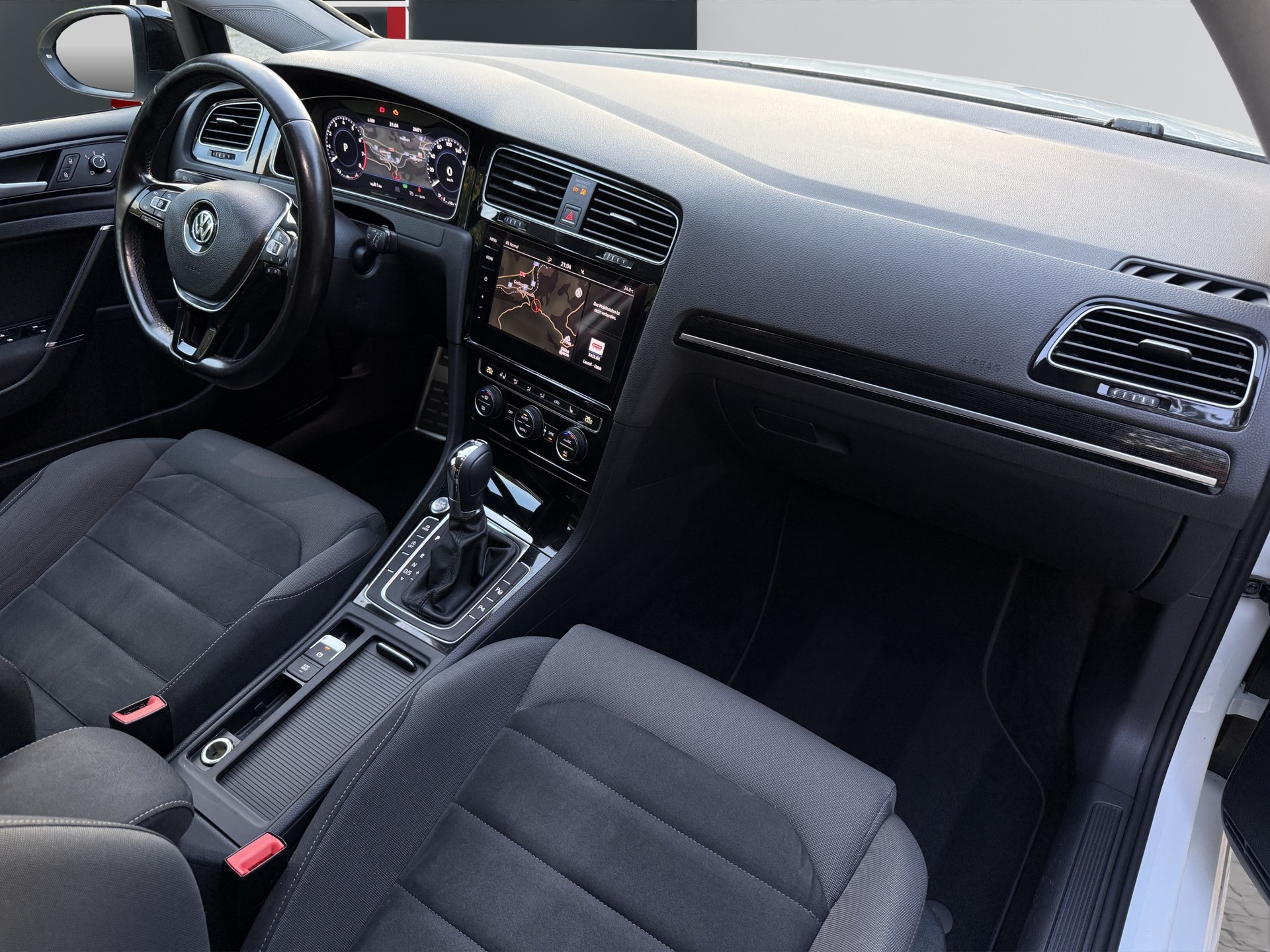 VW Golf 1.4 TSI Highline DSG-image-12