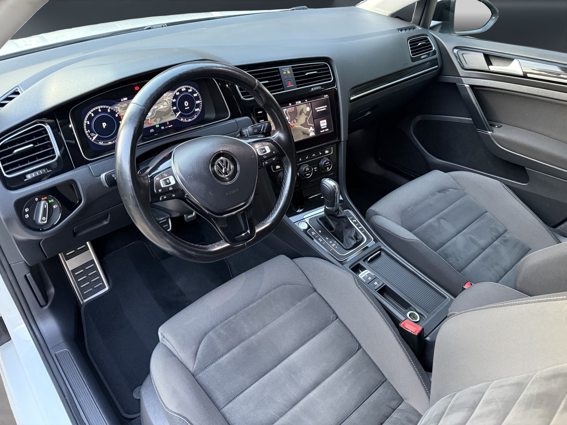 VW Golf 1.4 TSI Highline DSG-image-9