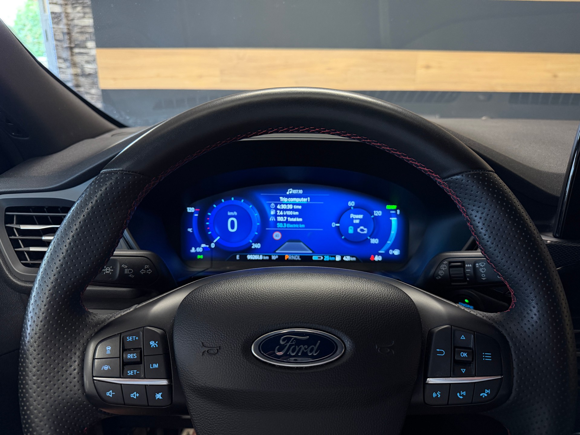 FORD Kuga 2.5 PHEV ST-Line 2WD-image-13