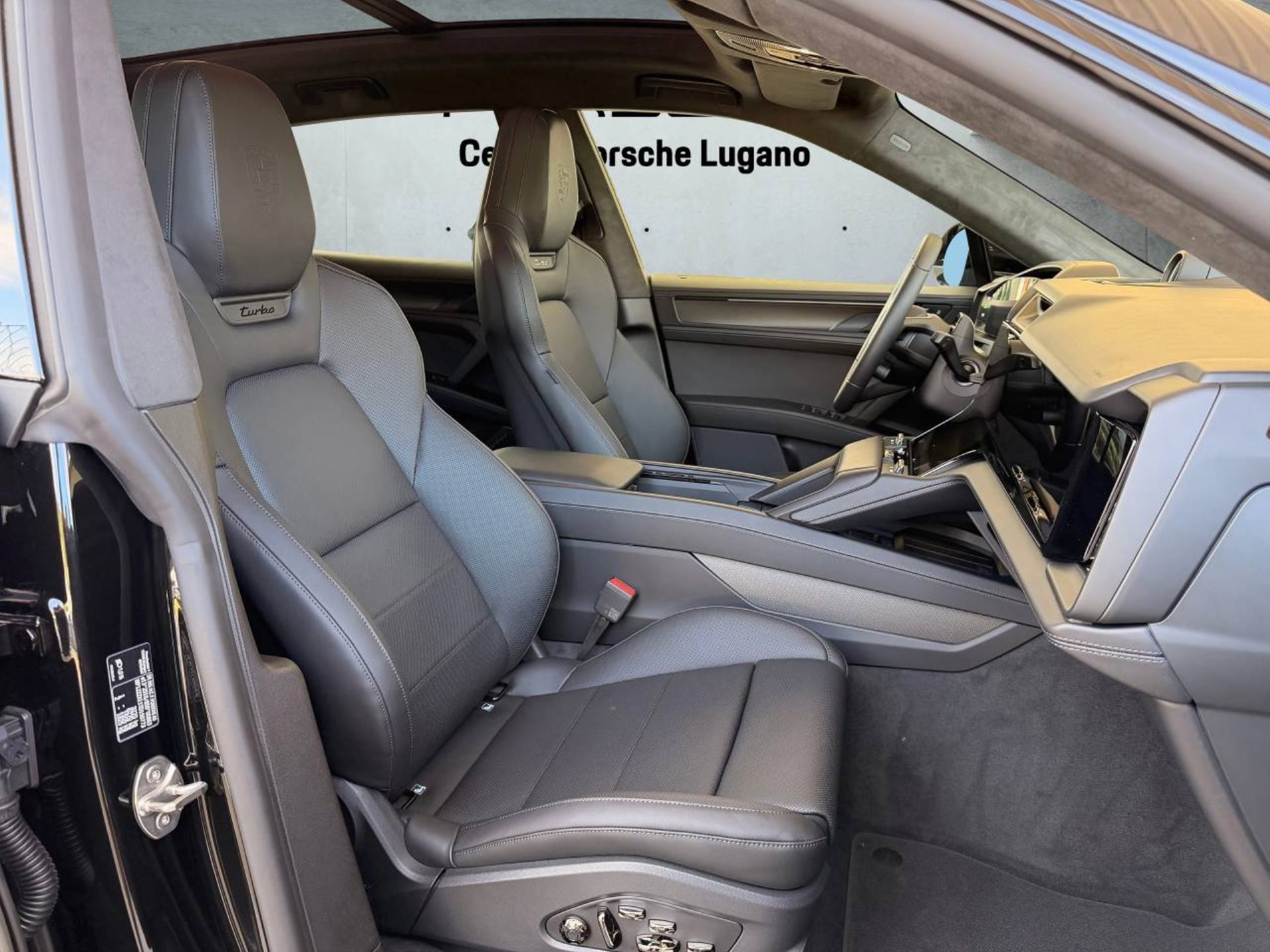 PORSCHE Cayenne Turbo Electric-image-14