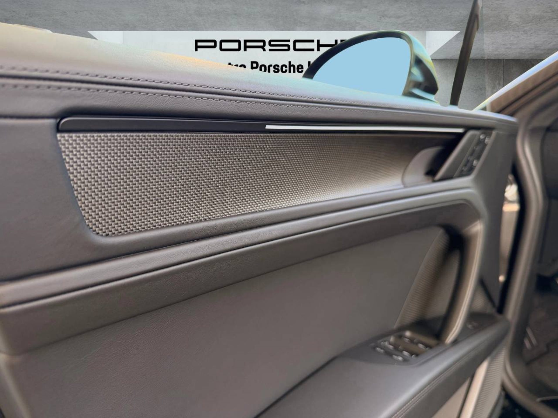 PORSCHE Cayenne Turbo Electric-image-28