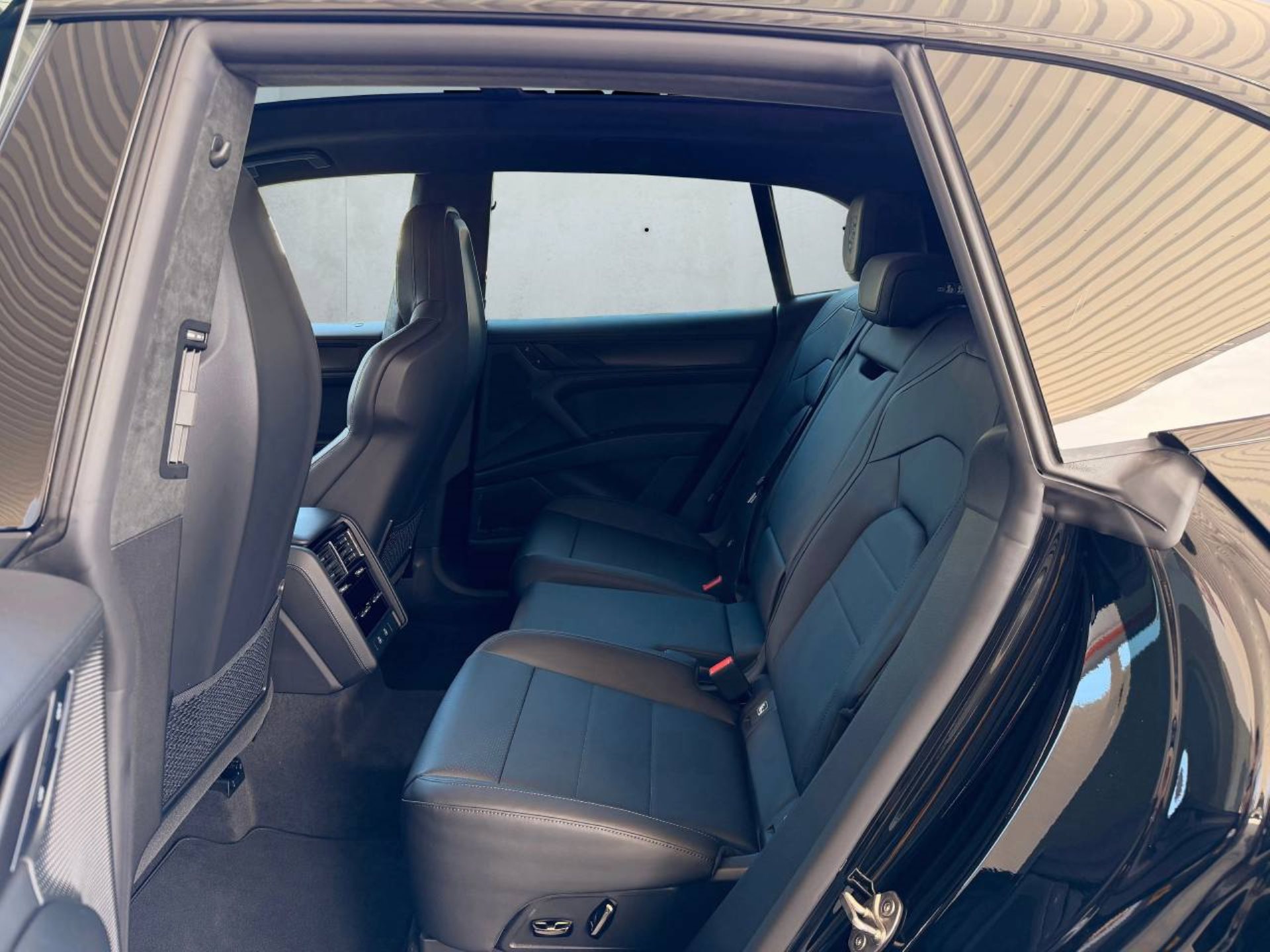 PORSCHE Cayenne Turbo Electric-image-16