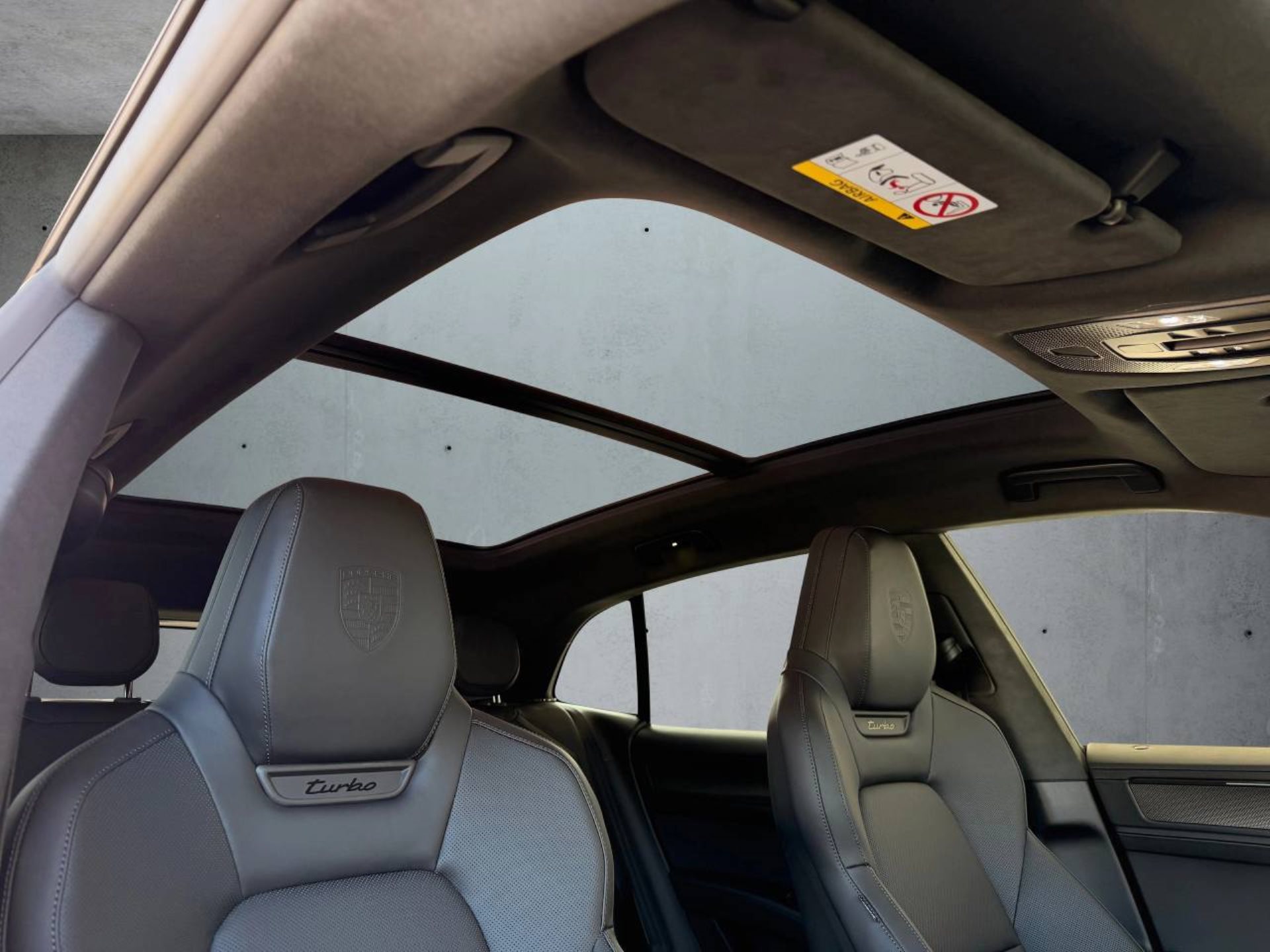 PORSCHE Cayenne Turbo Electric-image-18