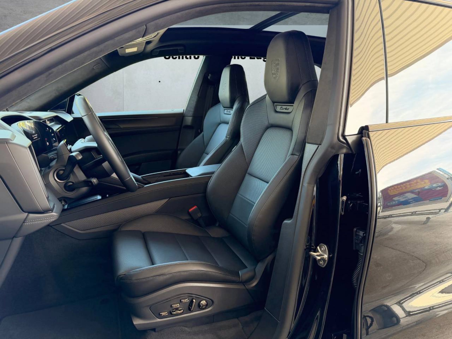 PORSCHE Cayenne Turbo Electric-image-4