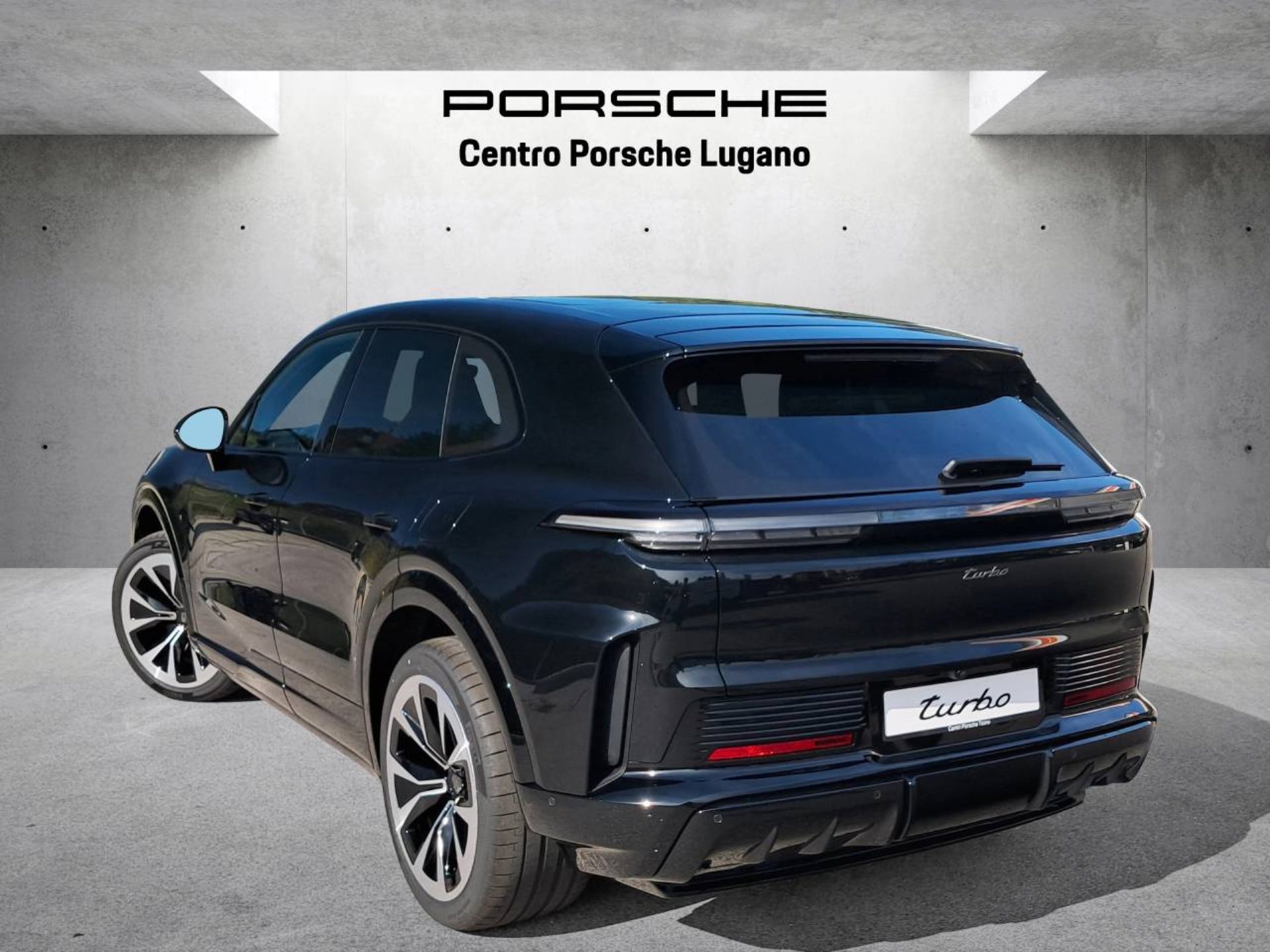 PORSCHE Cayenne Turbo Electric-image-2