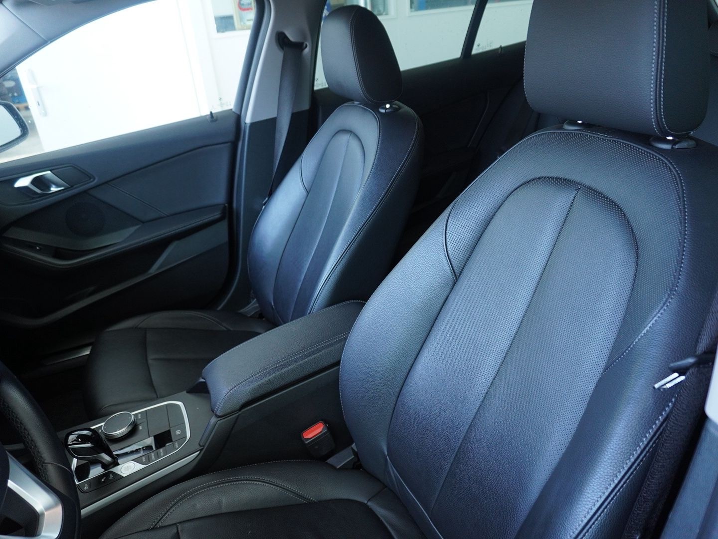BMW 118i Steptronic-image-3