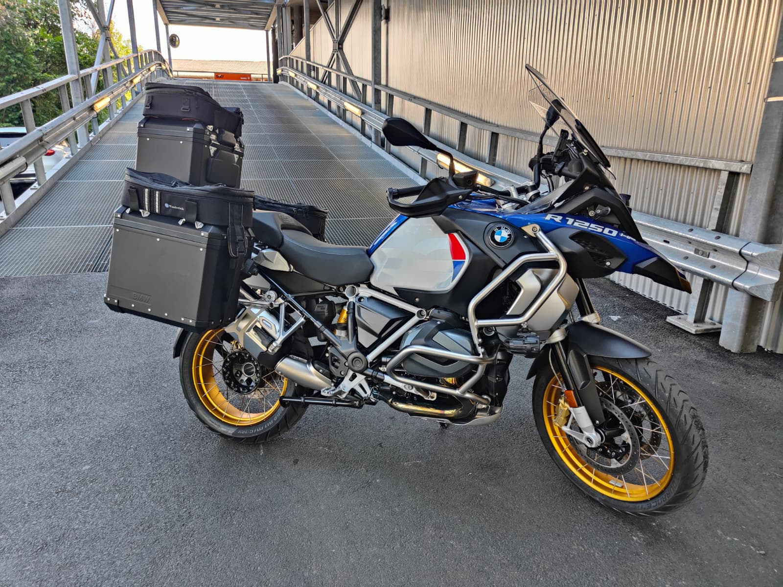 BMW R 1250 GS Adventure ABS-showroom-element-1