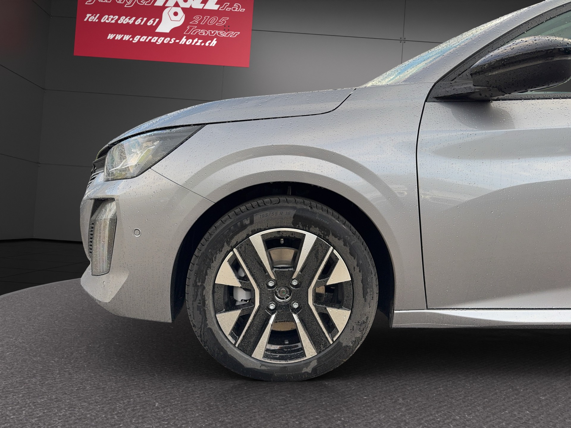 PEUGEOT 208 1.2 Allure-image-3