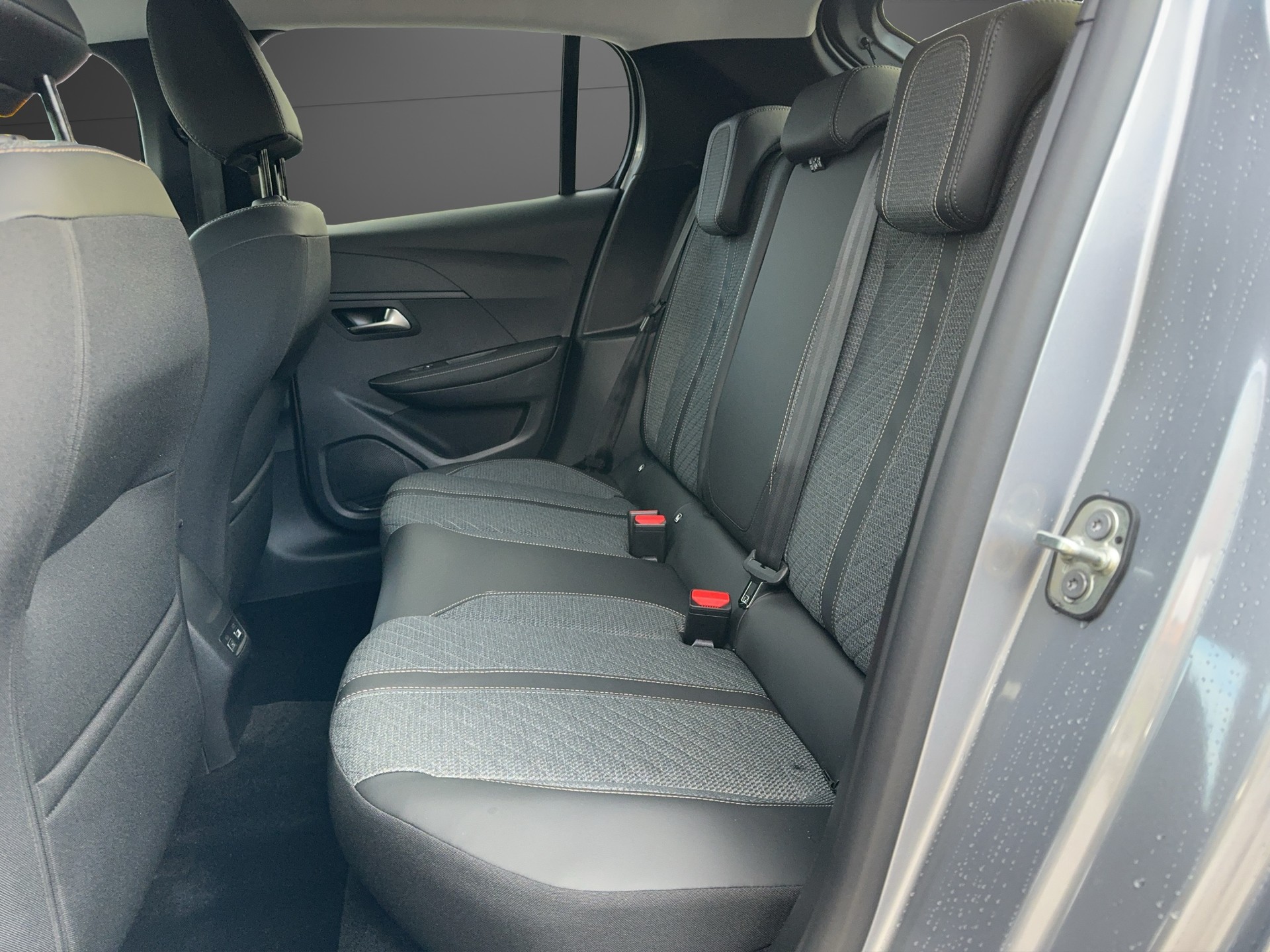 PEUGEOT 208 1.2 Allure-image-5
