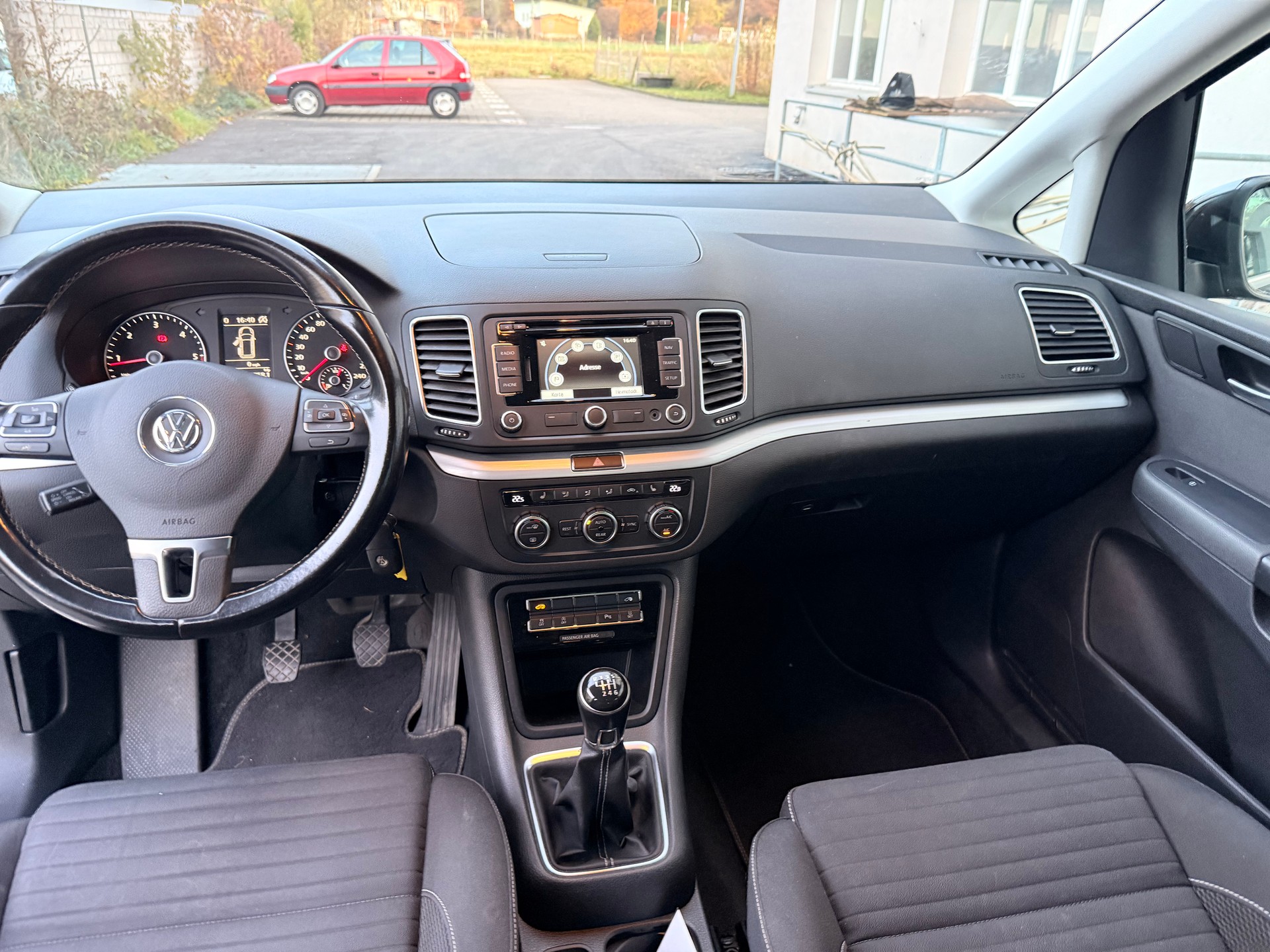 VW Sharan 2.0 TDI BMT Design 4Motion-image-8