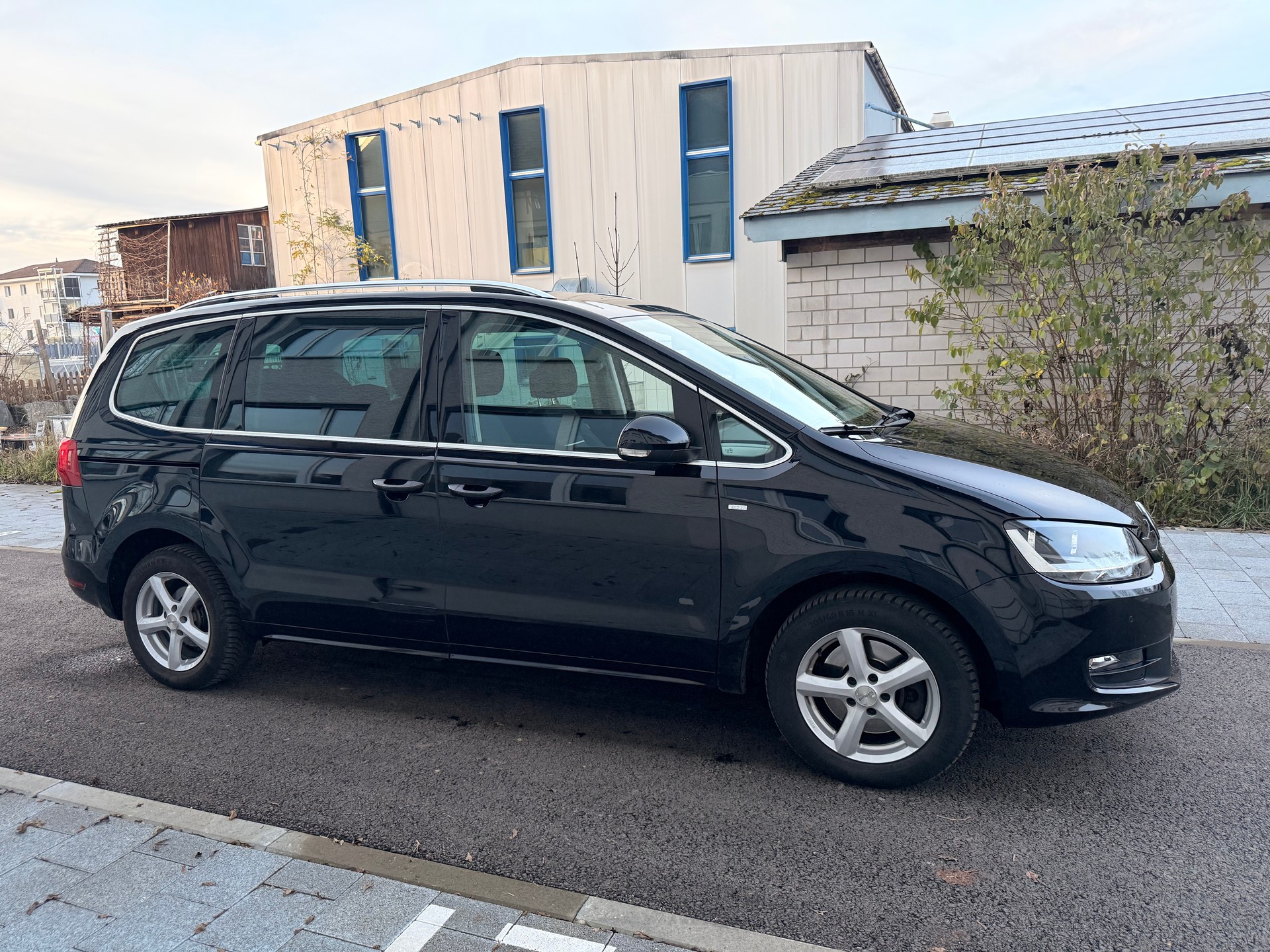 VW Sharan 2.0 TDI BMT Design 4Motion-image-2