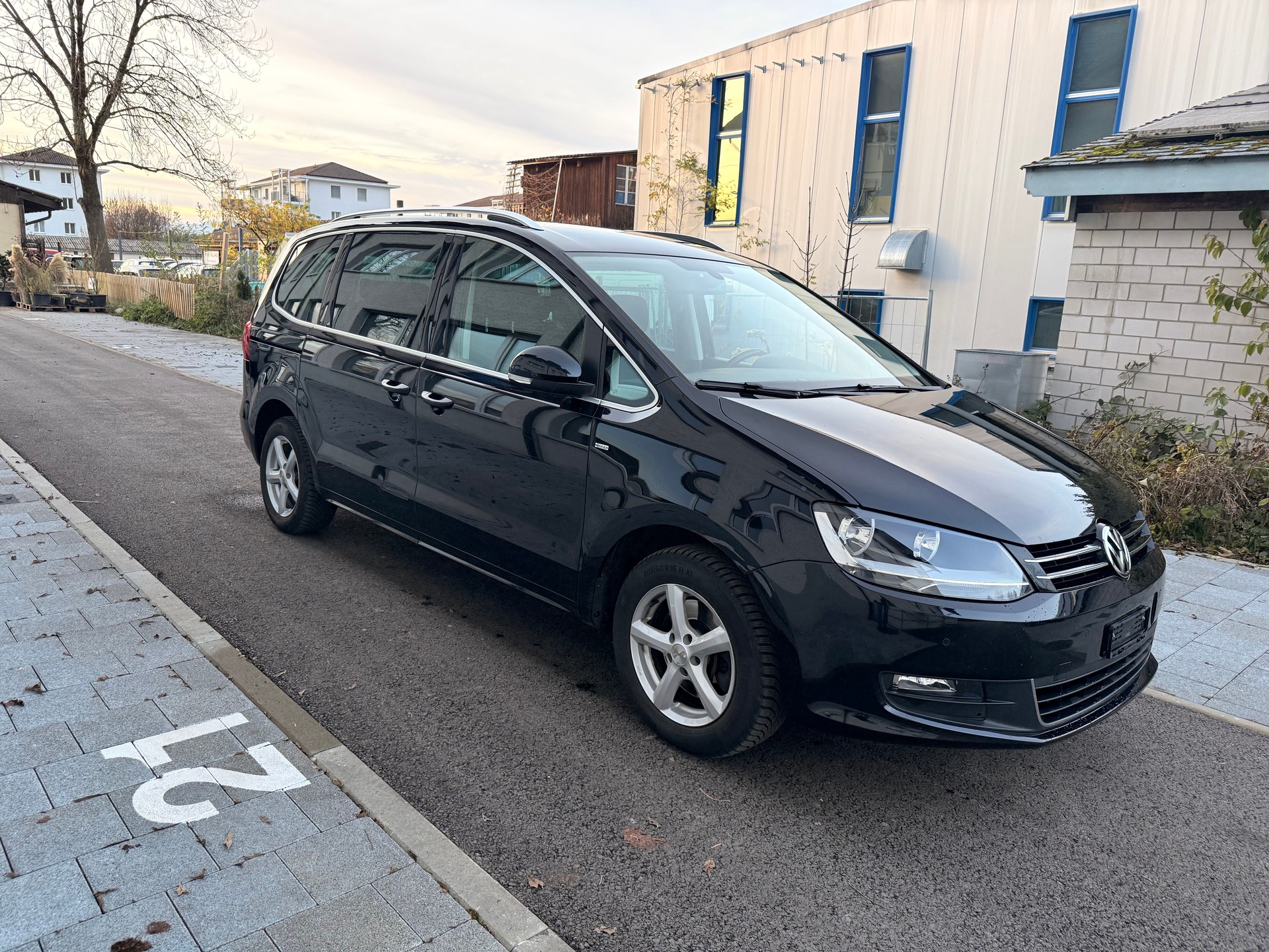 VW Sharan 2.0 TDI BMT Design 4Motion-image-1
