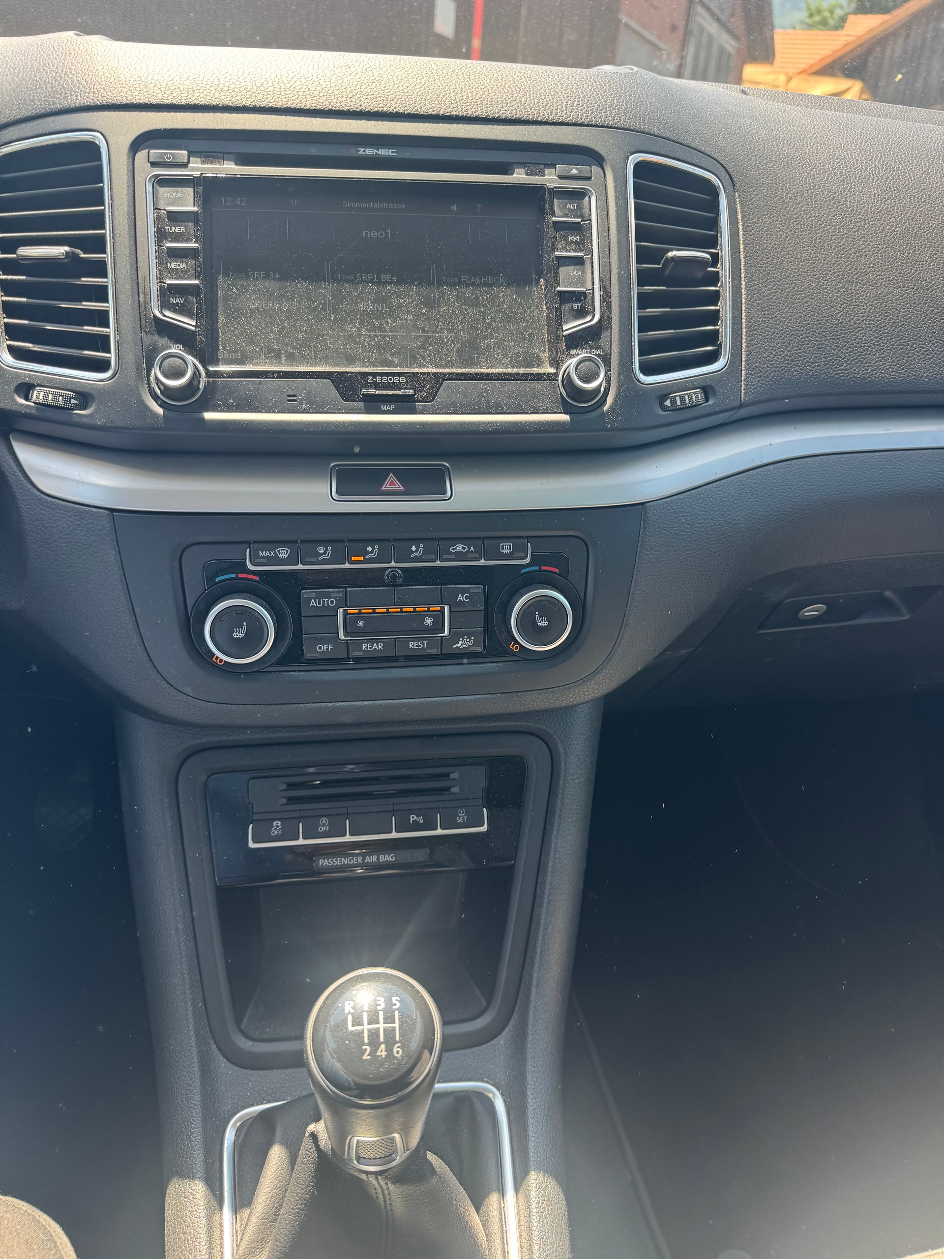 VW Sharan 2.0 TDI BlueMotion Technology Trendline-image-8