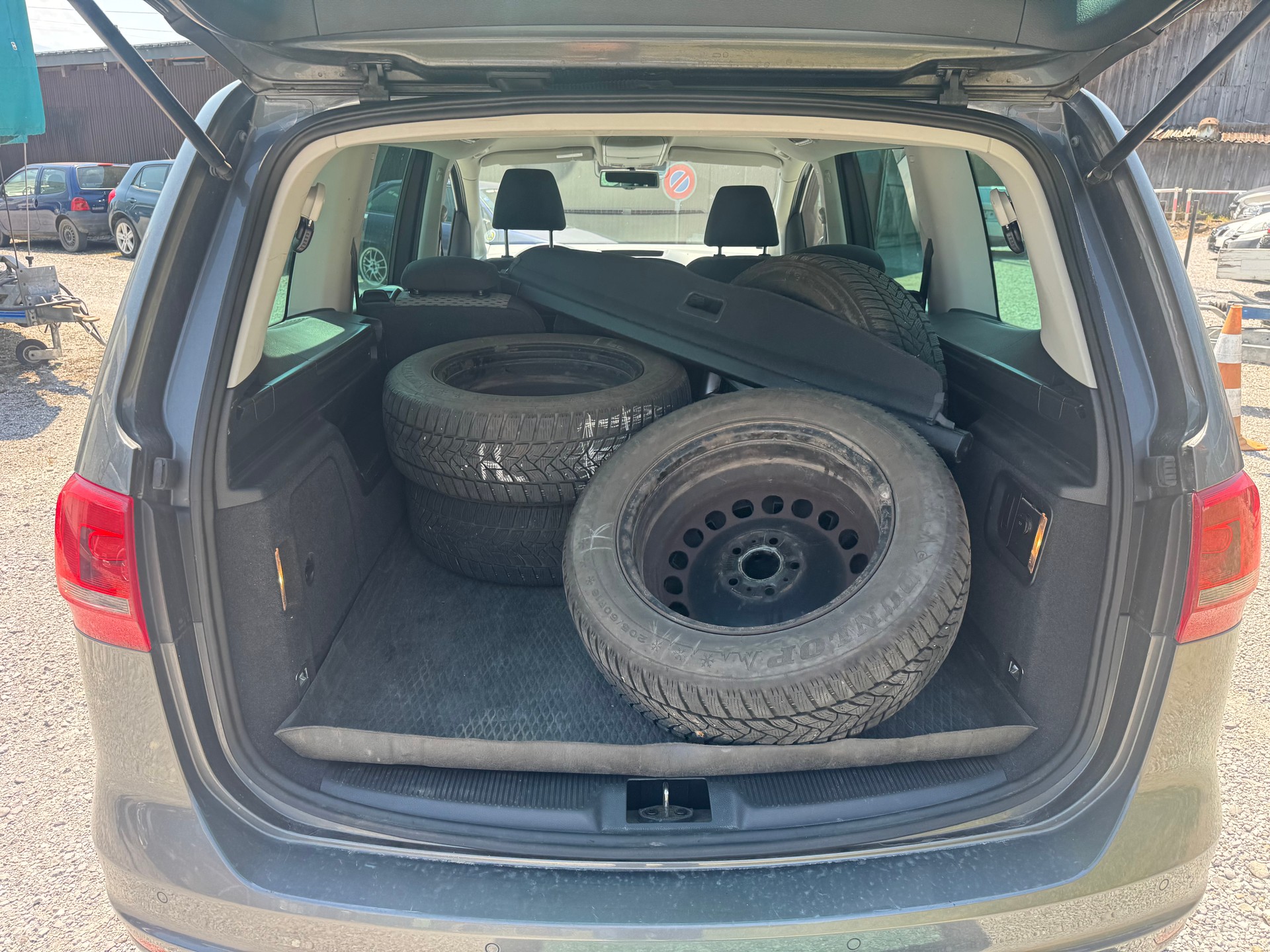 VW Sharan 2.0 TDI BlueMotion Technology Trendline-image-6