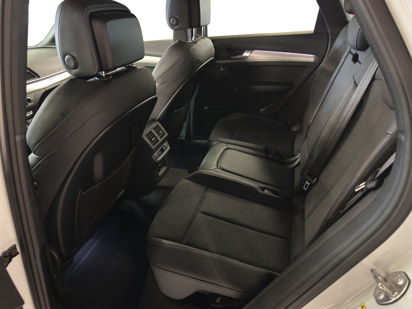 AUDI Q5 50 TFSI e PHEV Black Edition quattro S-tronic-image-11