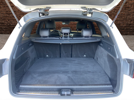MERCEDES-BENZ GLC 300 de AMG Line 4M A-image-6