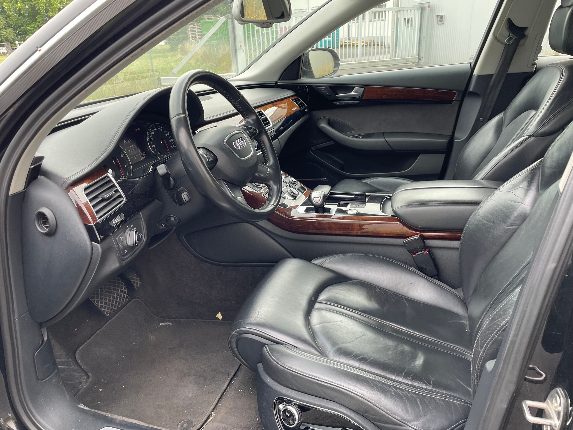 AUDI Audi A8 3.0 TDI Quattro-image-12