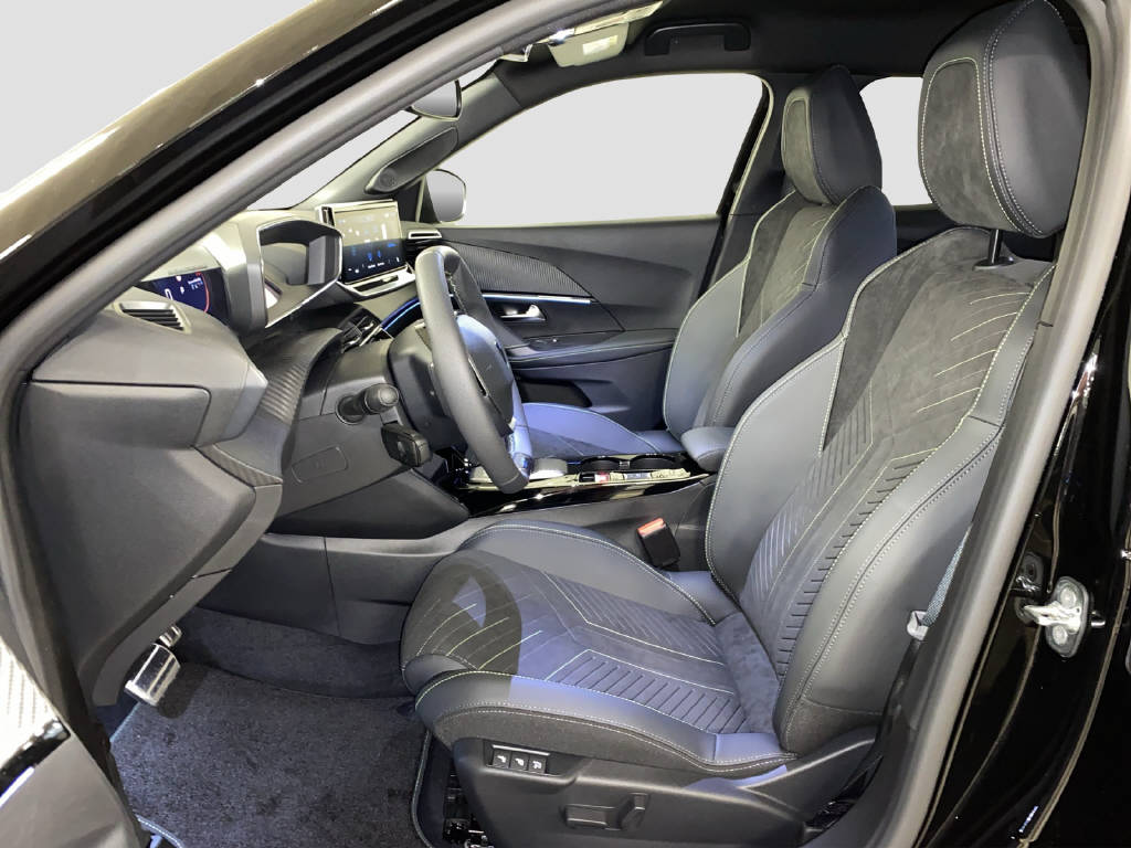 PEUGEOT 2008 1.2 Hybrid 145 GT-image-5