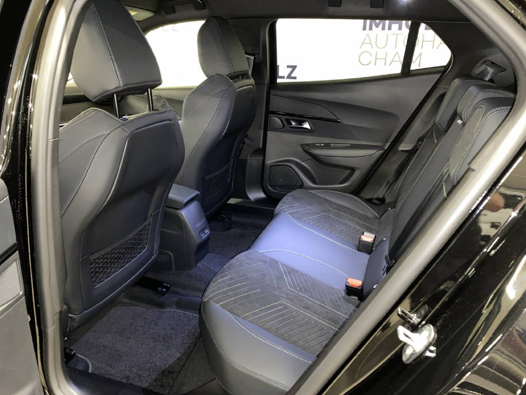 PEUGEOT 2008 1.2 Hybrid 145 GT-image-16