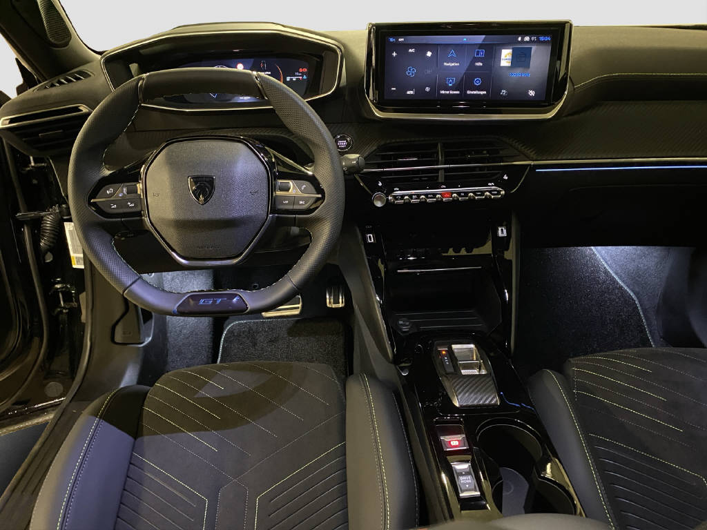 PEUGEOT 2008 1.2 Hybrid 145 GT-image-9
