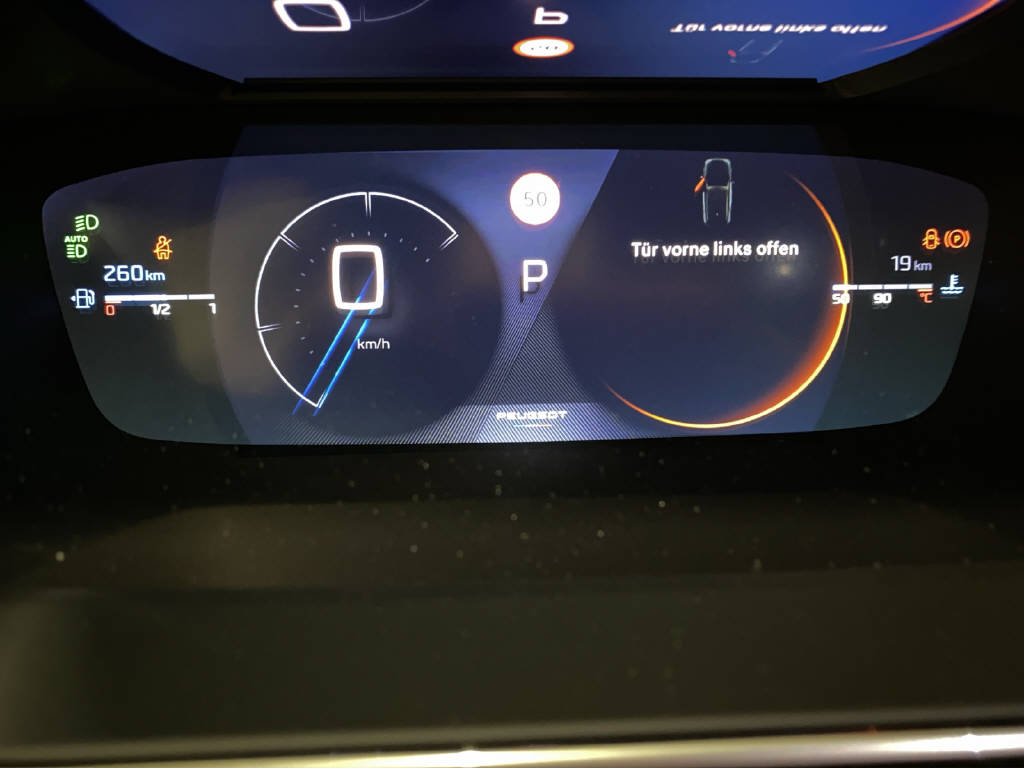 PEUGEOT 2008 1.2 Hybrid 145 GT-image-8