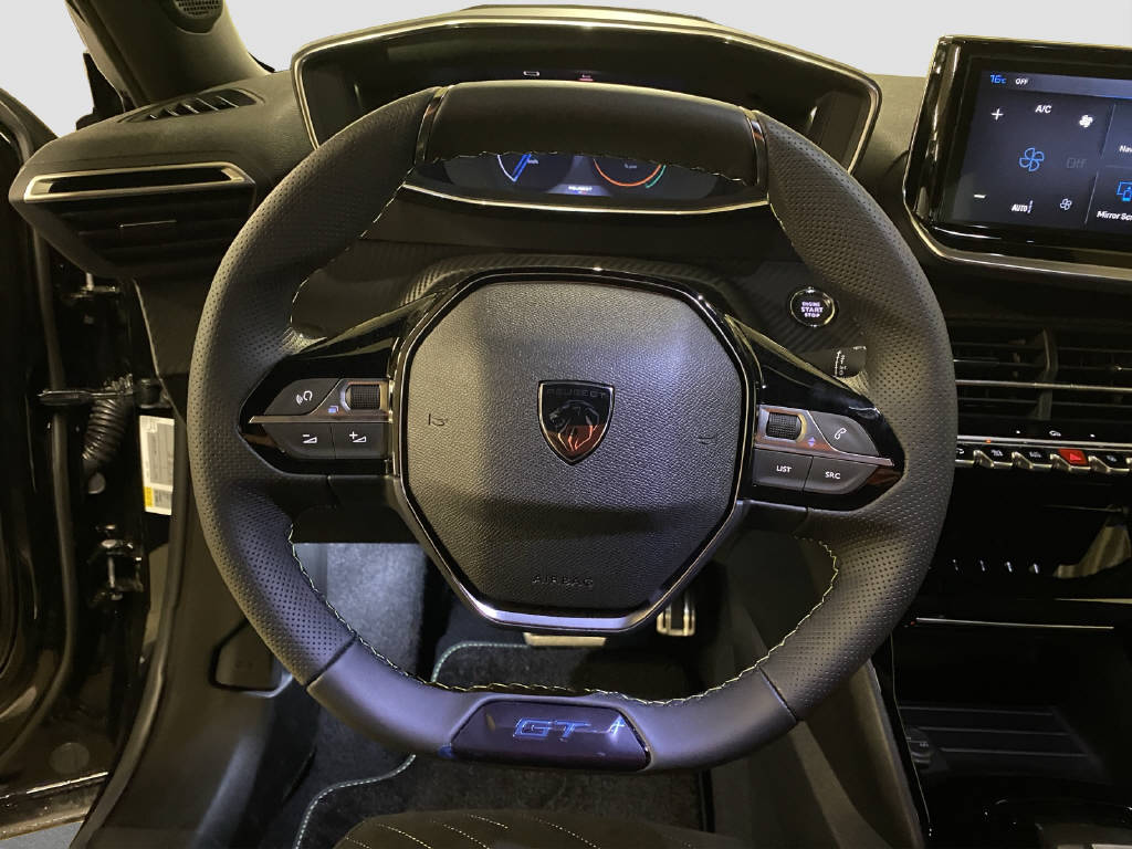 PEUGEOT 2008 1.2 Hybrid 145 GT-image-7