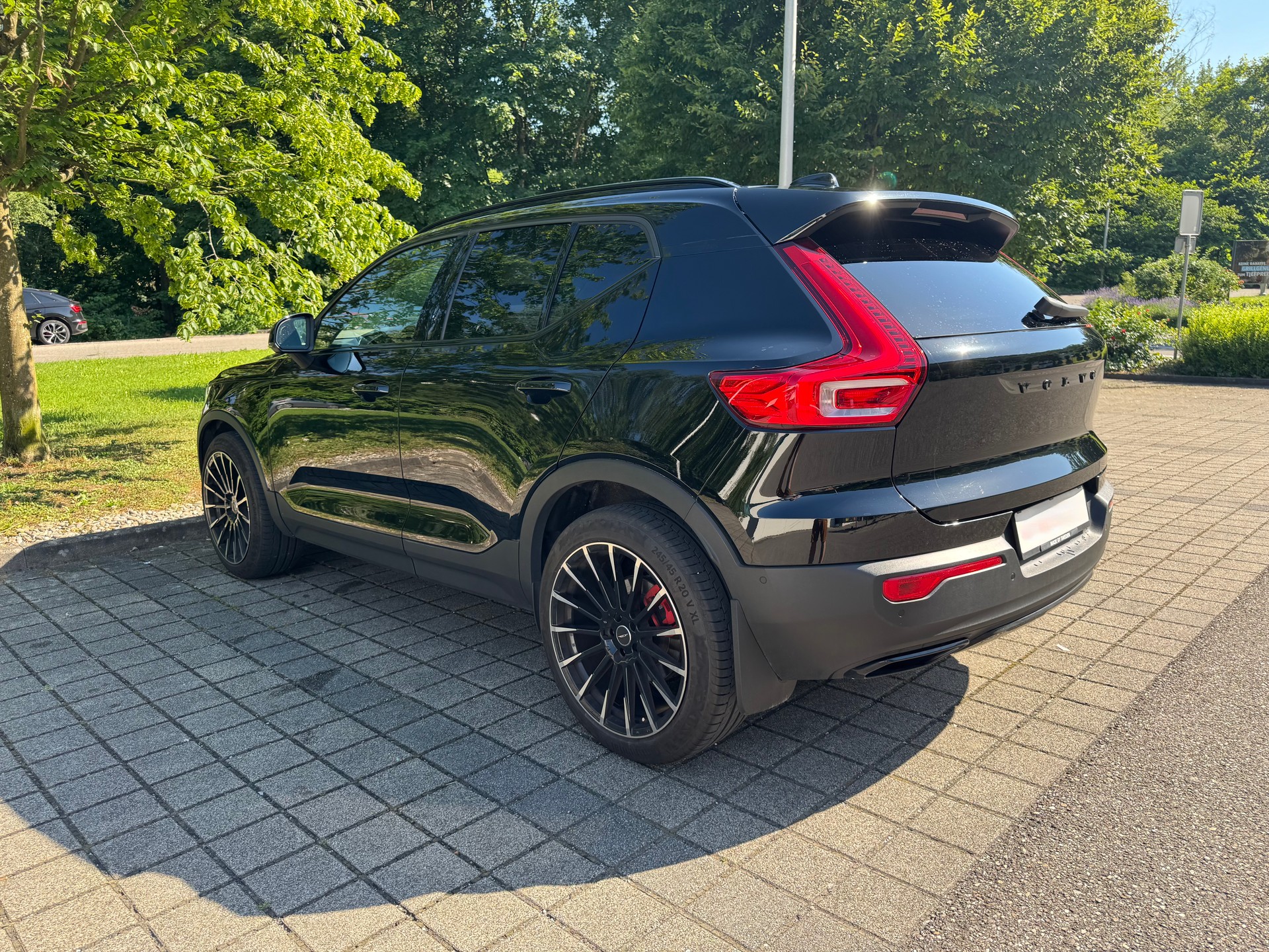VOLVO 2.0 T5 R-Design AWD-image-2