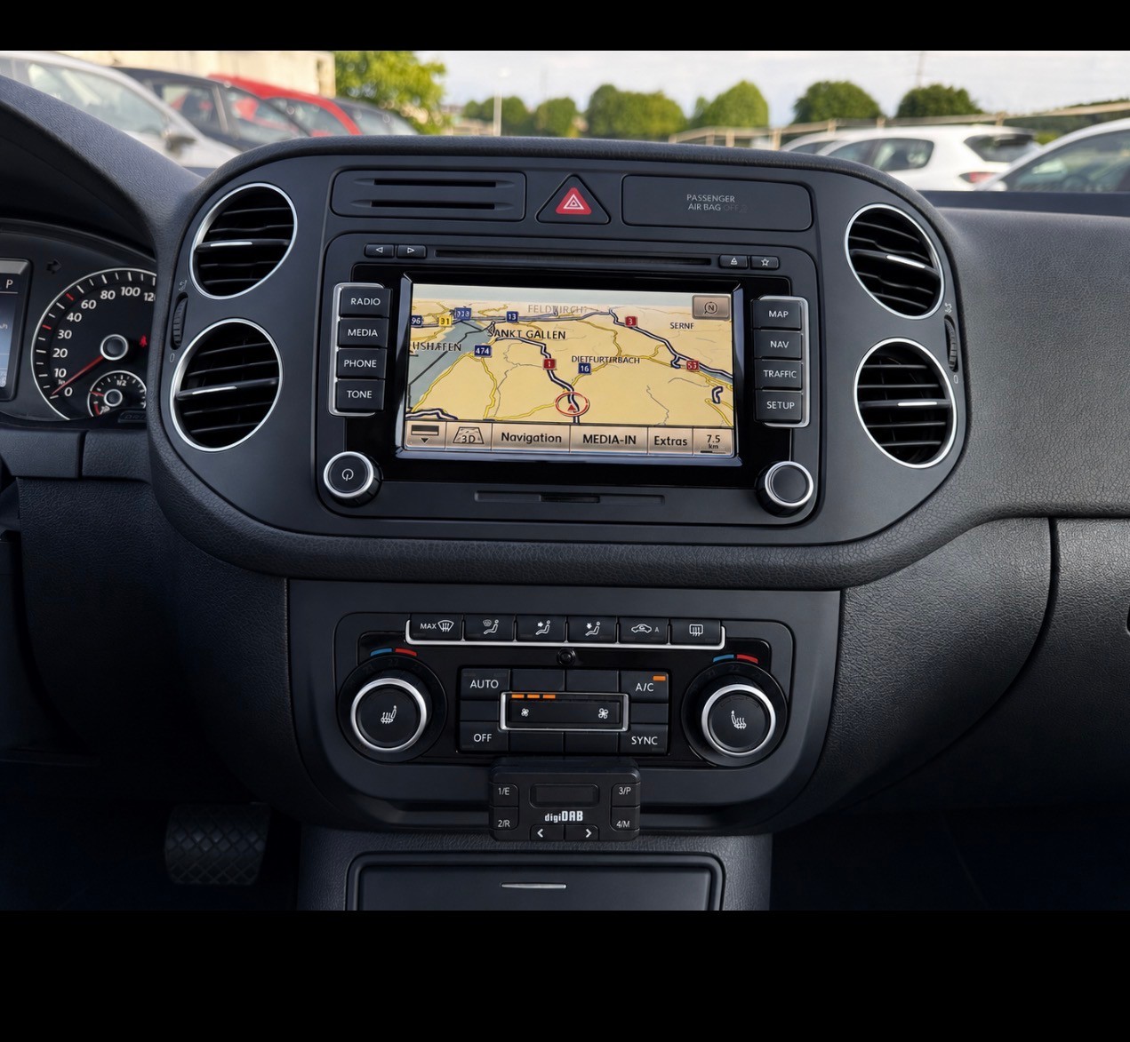 VW Golf Plus 1.2 TSI Team DSG-image-5