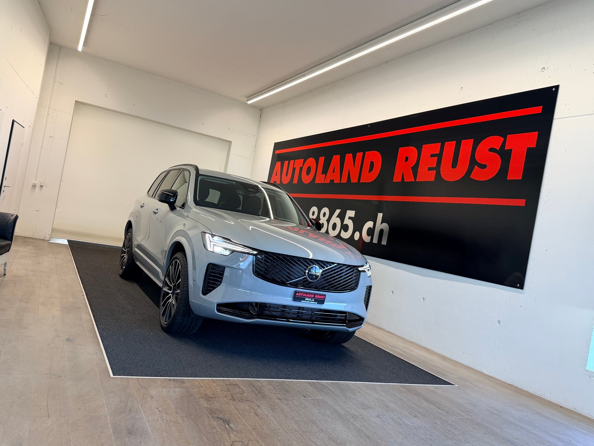 VOLVO XC90 T8 eAWD PluginHybrid Plus Dark Geartronic-image-0