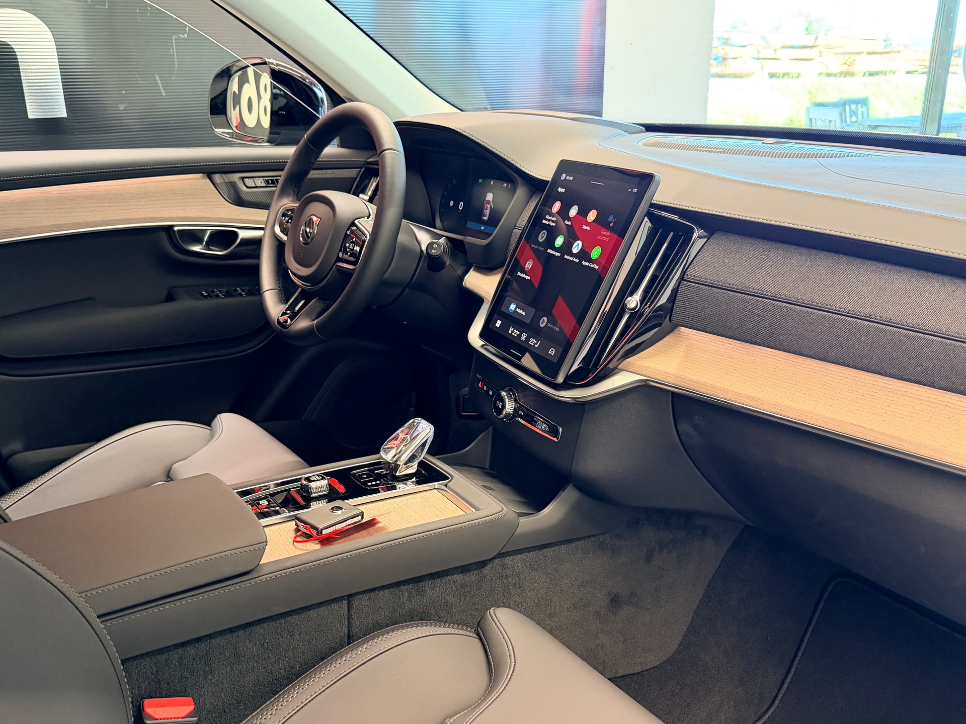VOLVO XC90 T8 eAWD PluginHybrid Plus Dark Geartronic-image-24