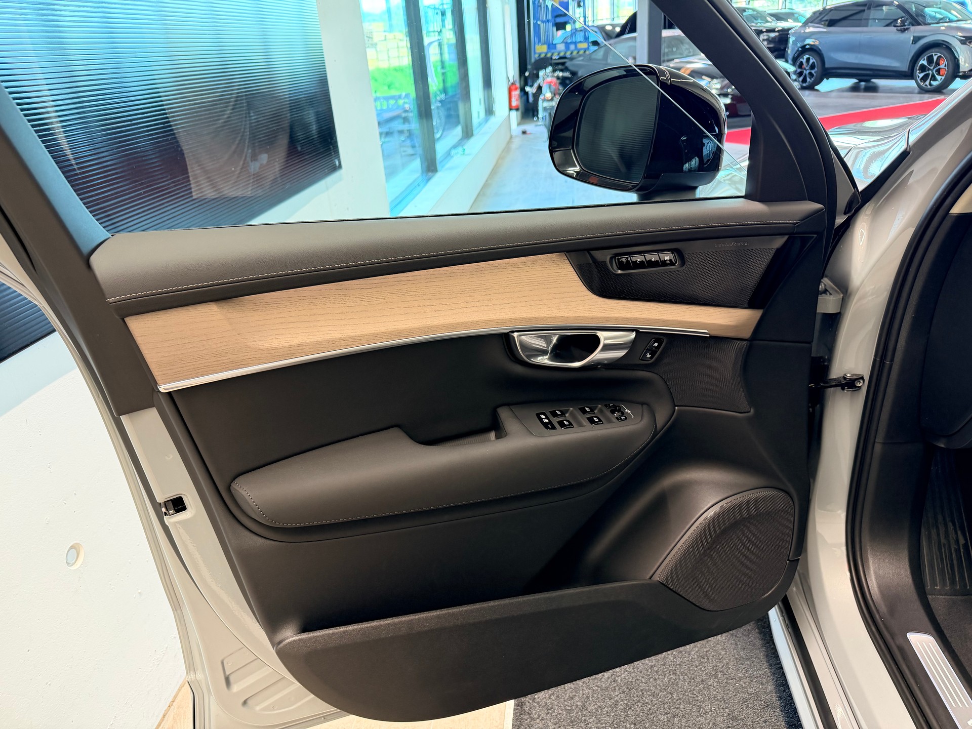 VOLVO XC90 T8 eAWD PluginHybrid Plus Dark Geartronic-image-15