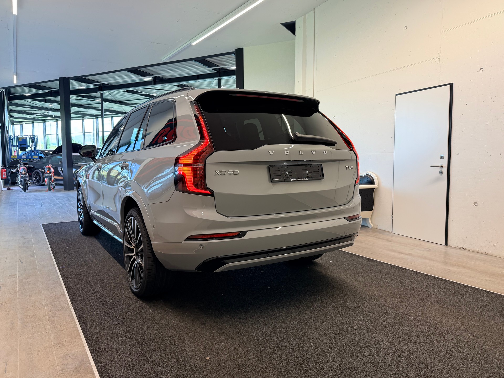 VOLVO XC90 T8 eAWD PluginHybrid Plus Dark Geartronic-image-8