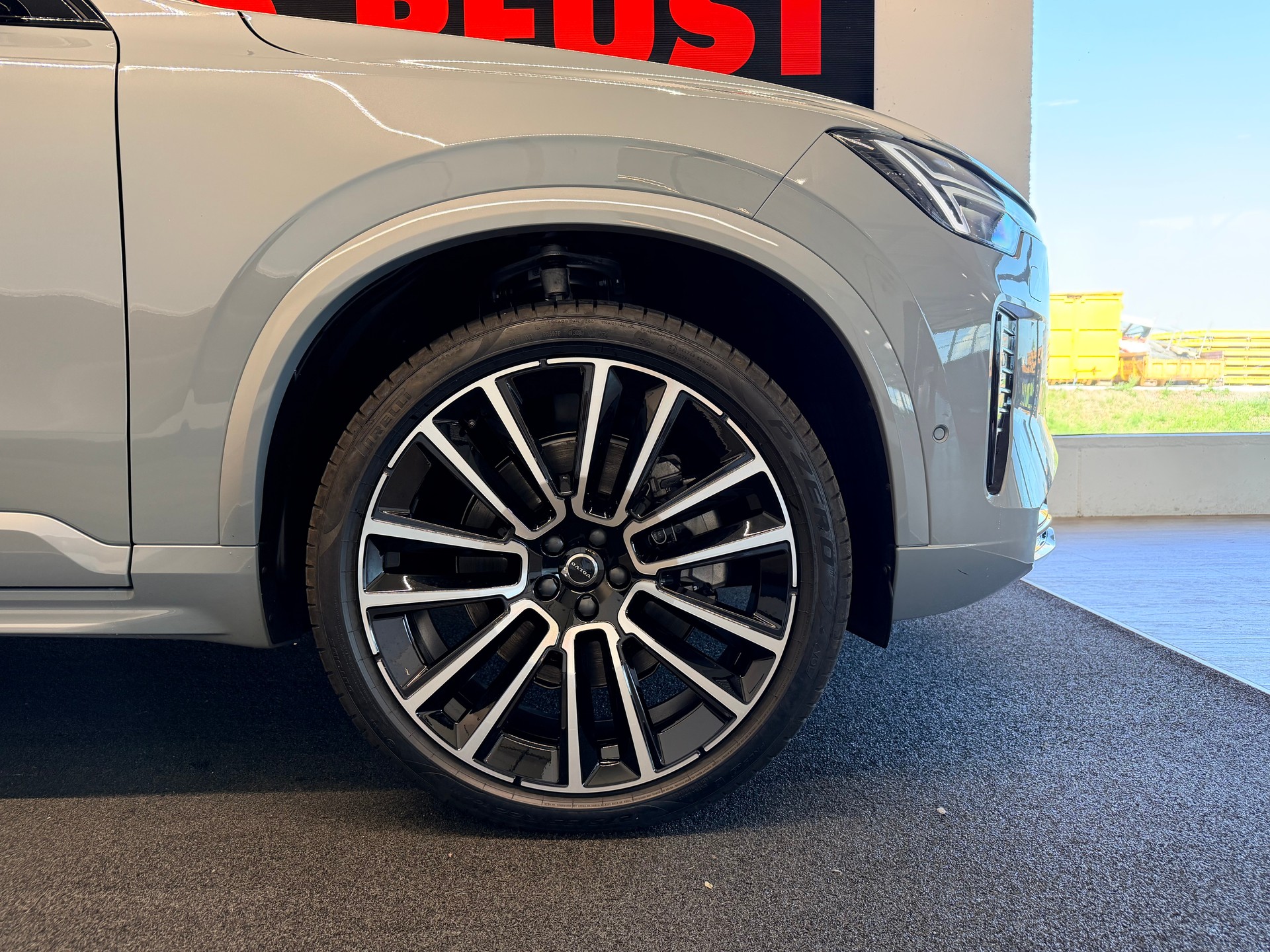VOLVO XC90 T8 eAWD PluginHybrid Plus Dark Geartronic-image-6