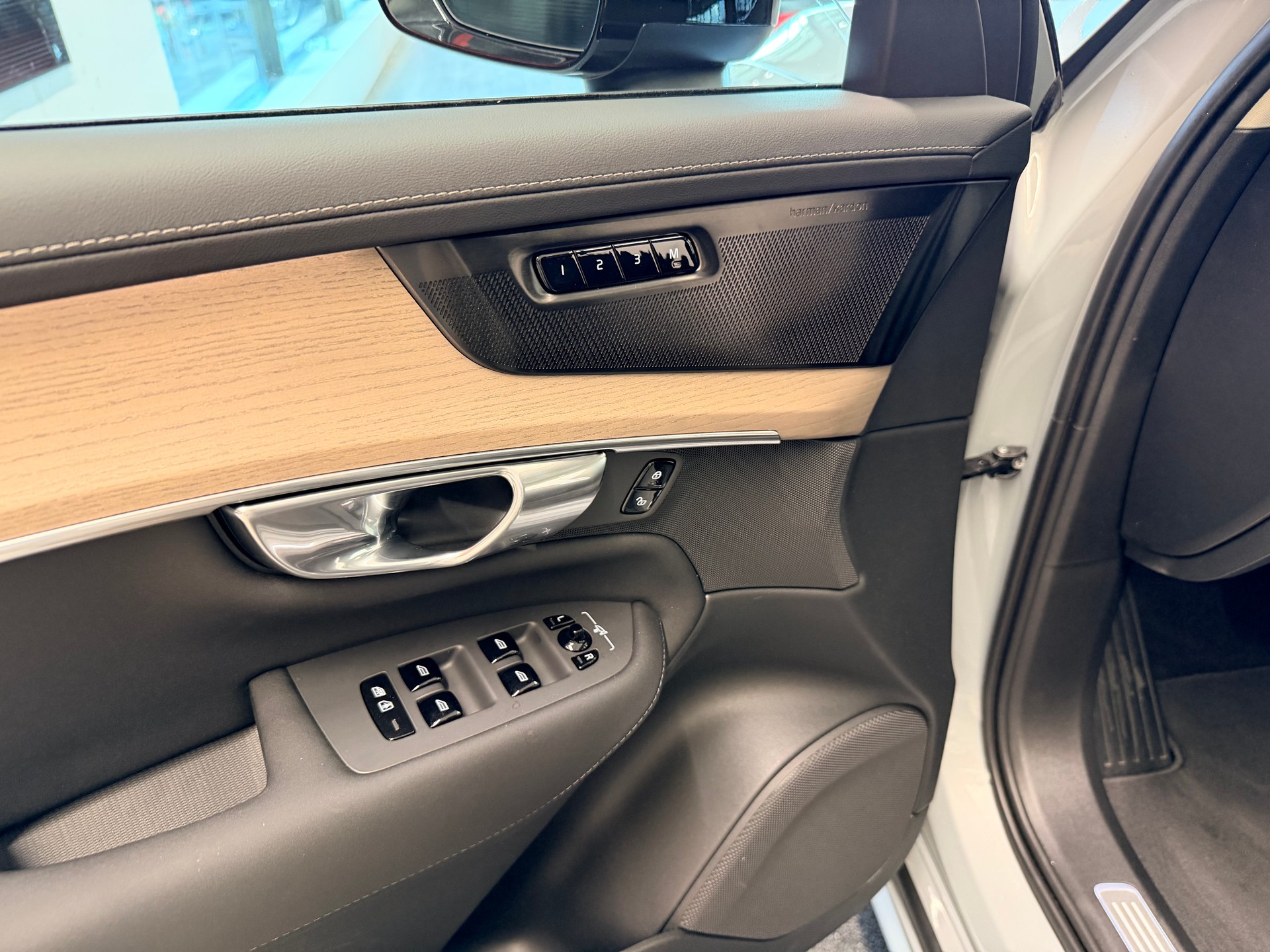 VOLVO XC90 T8 eAWD PluginHybrid Plus Dark Geartronic-image-16
