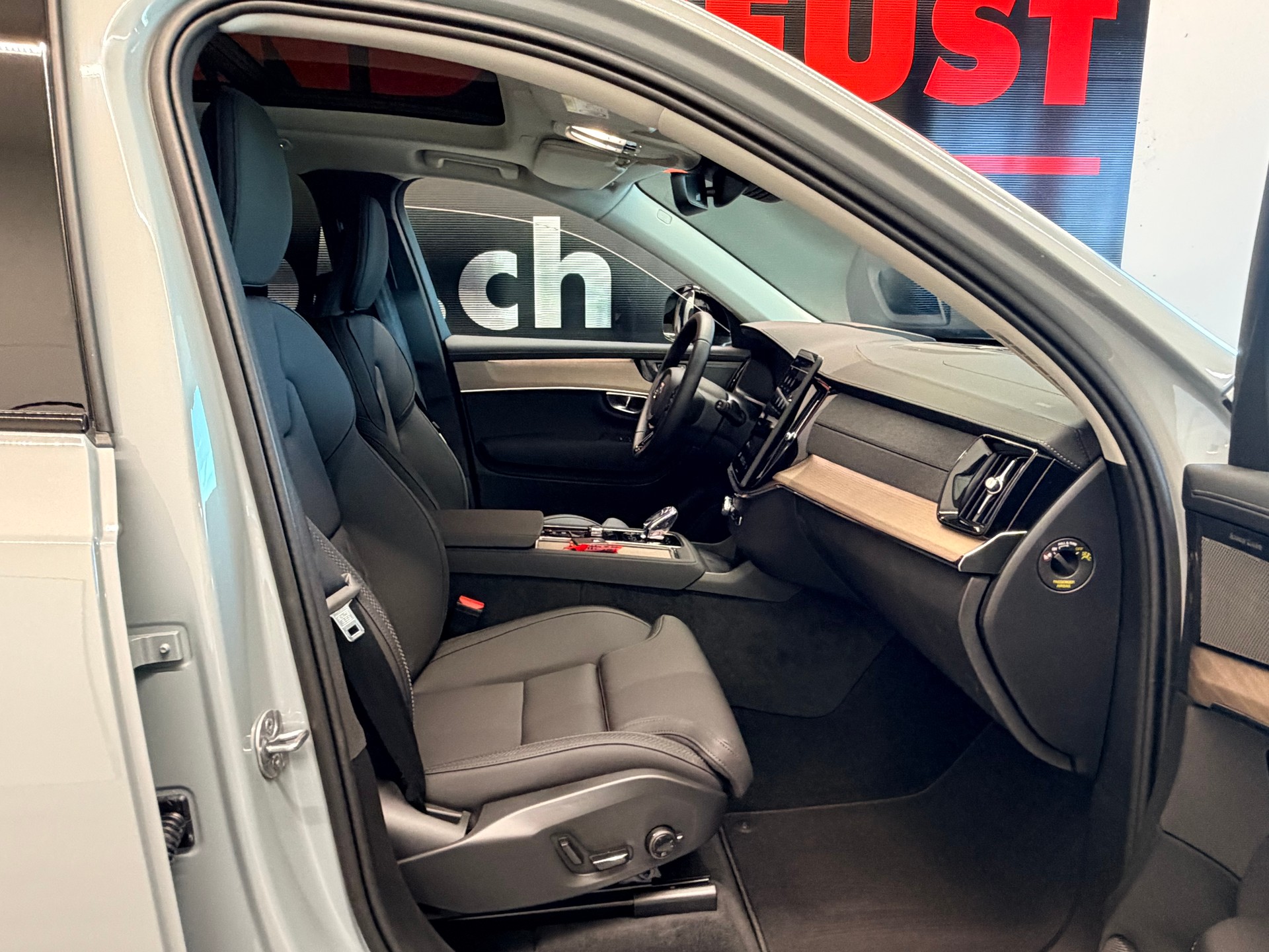 VOLVO XC90 T8 eAWD PluginHybrid Plus Dark Geartronic-image-25