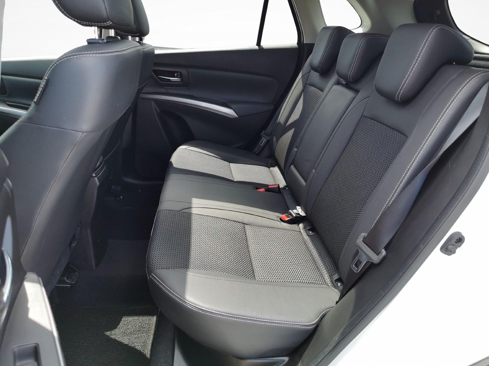 SUZUKI S-Cross 1.4 T Compact Top Hybrid 4x4-image-6