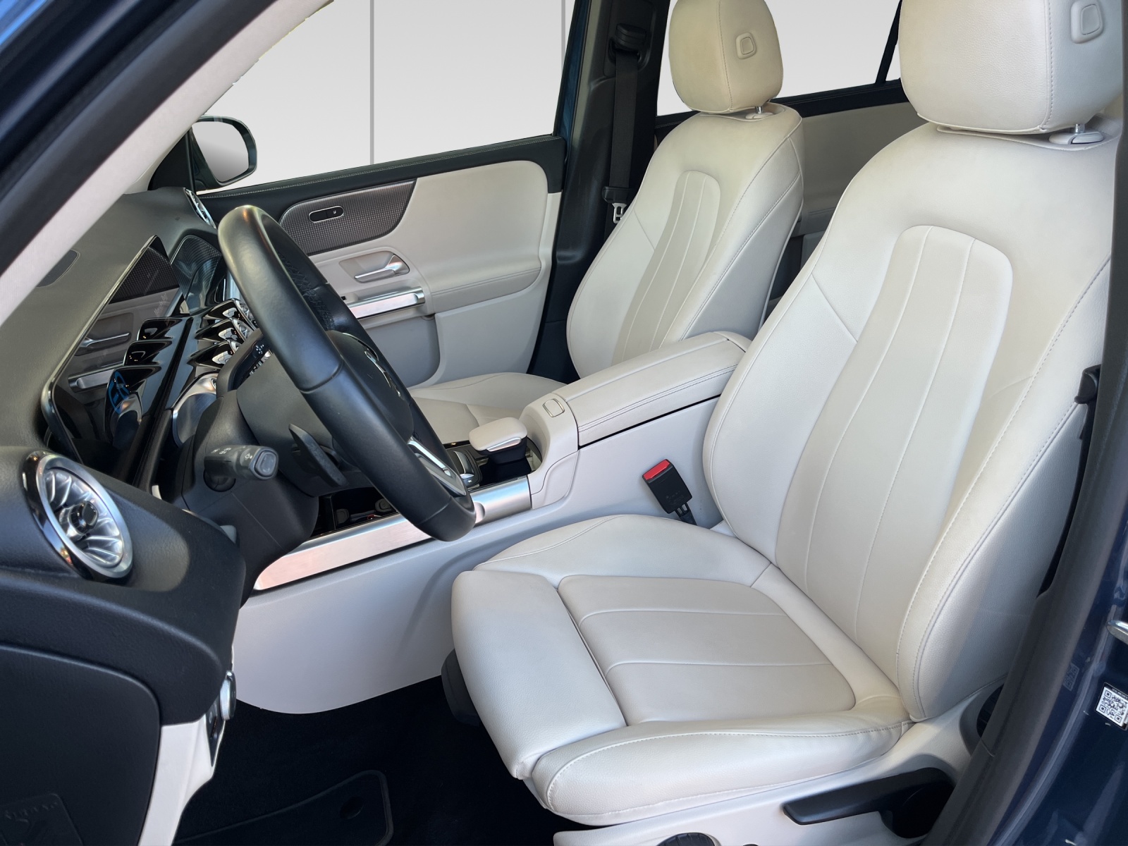 MERCEDES-BENZ EQB 300 4Matic-image-6