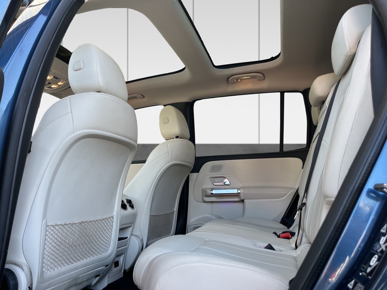 MERCEDES-BENZ EQB 300 4Matic-image-11