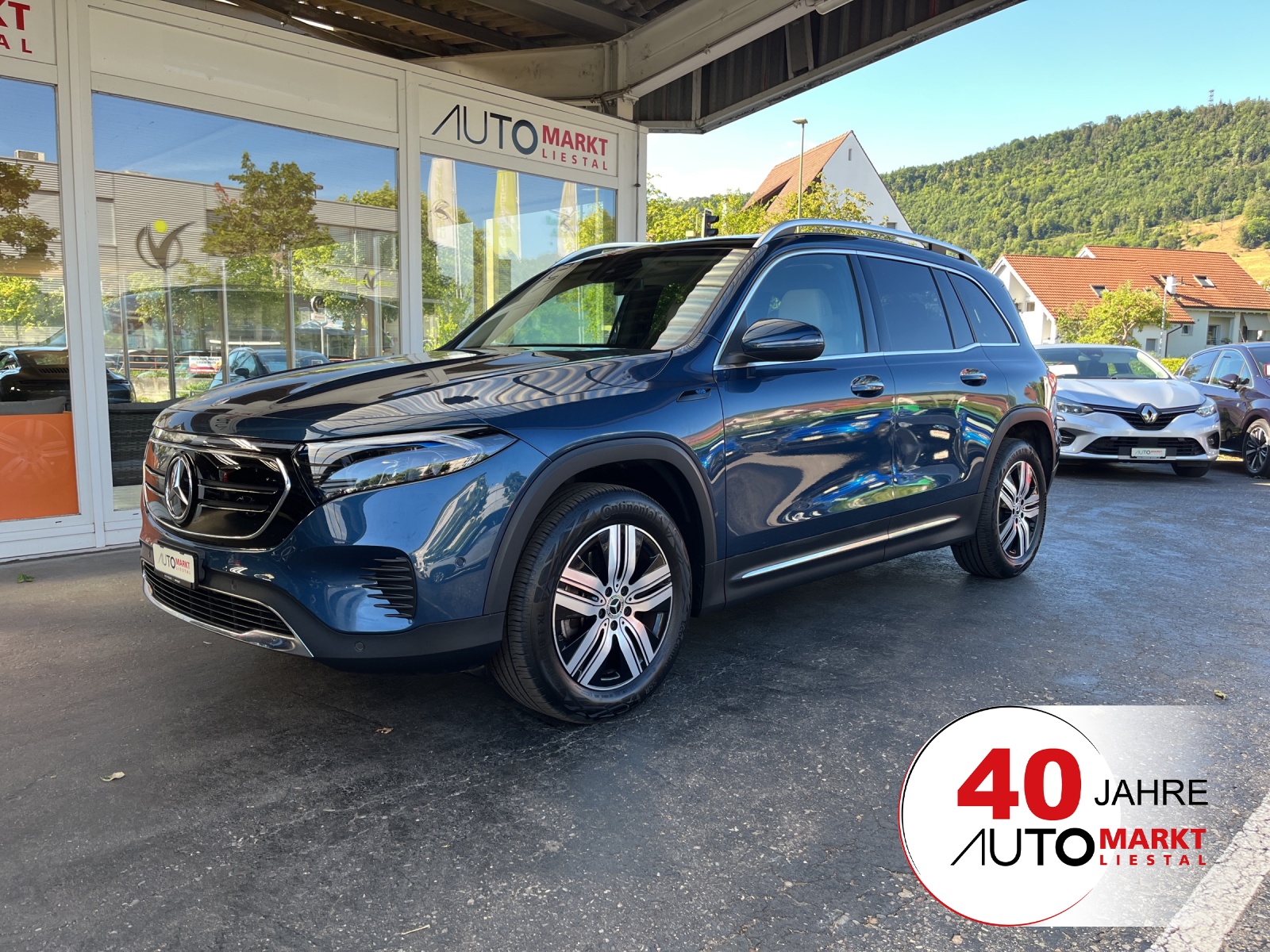 MERCEDES-BENZ EQB 300 4Matic-image-0