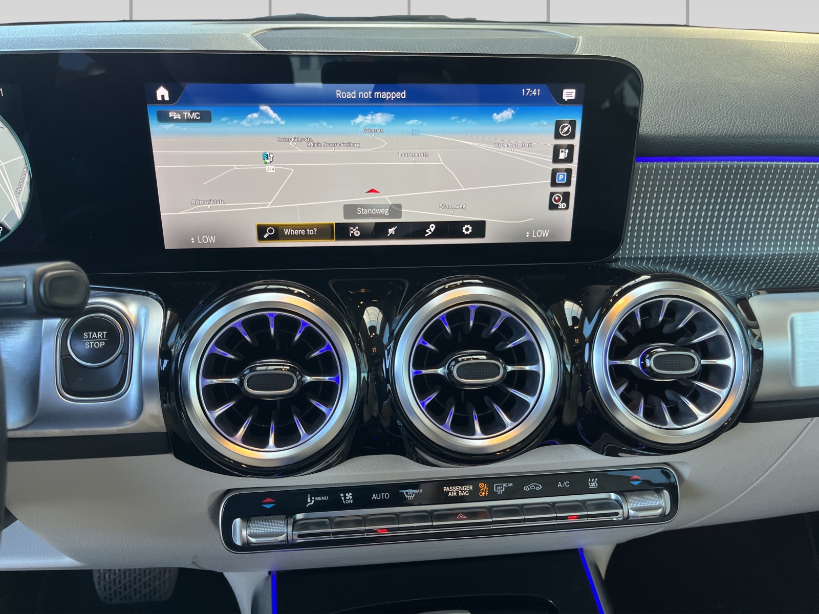 MERCEDES-BENZ EQB 300 4Matic-image-9