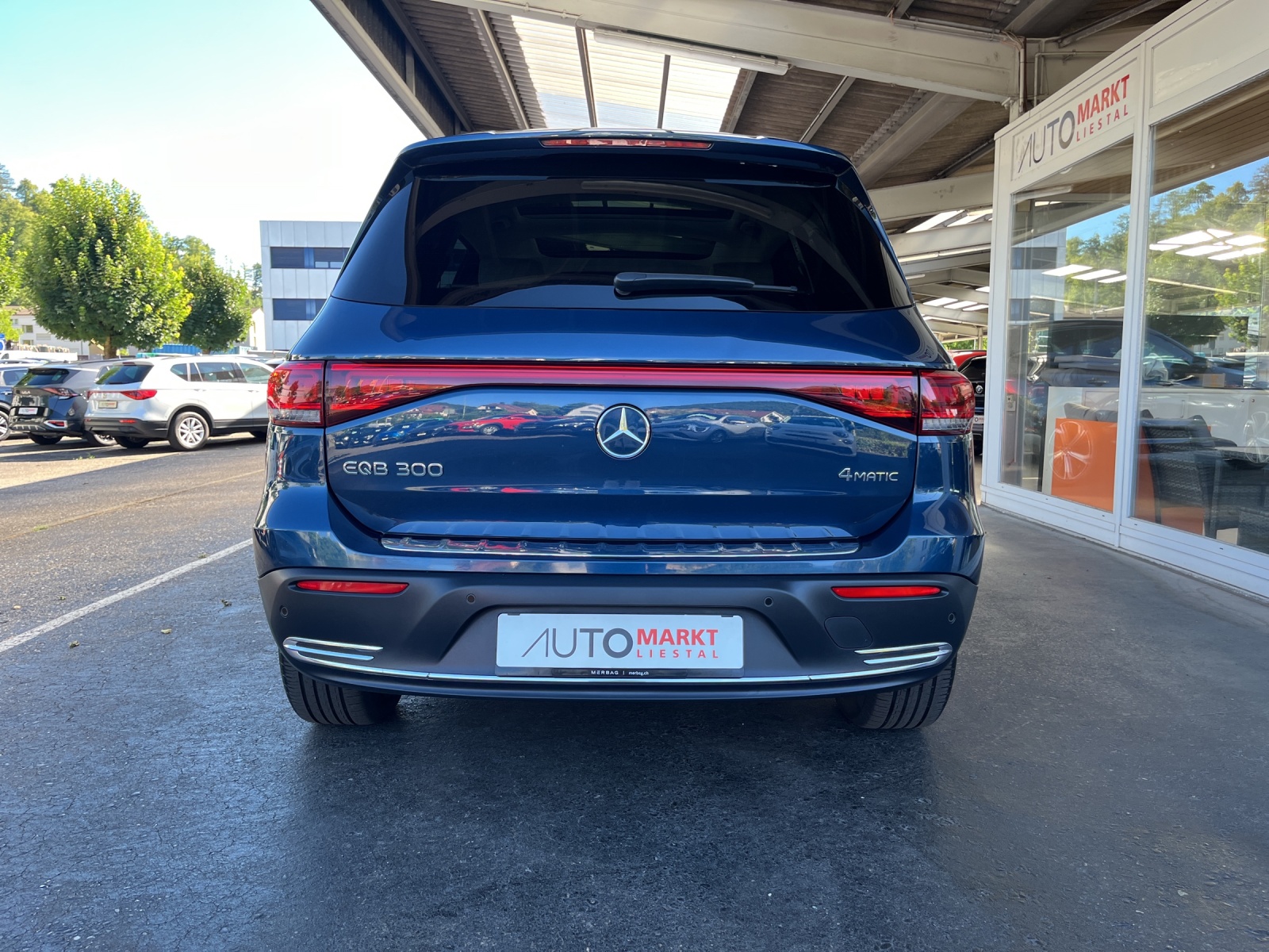 MERCEDES-BENZ EQB 300 4Matic-image-3