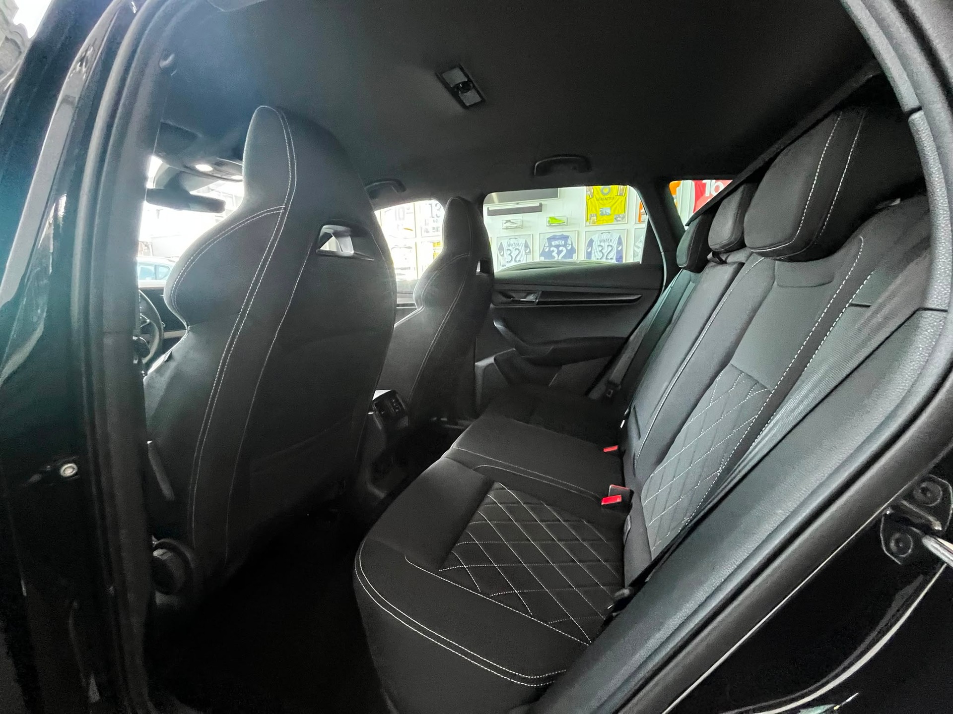 SKODA Karoq 2.0 TSI SportLine 4x4 DSG-image-13