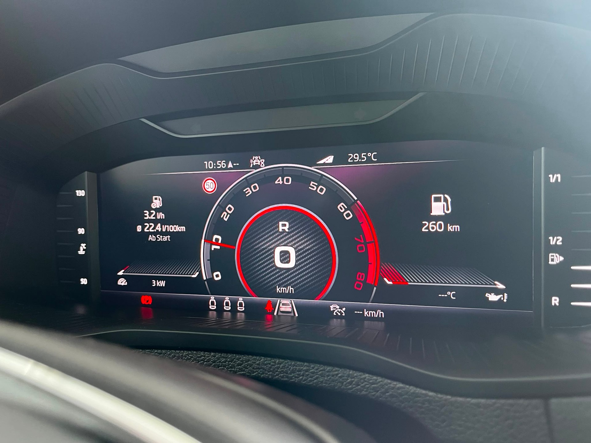 SKODA Karoq 2.0 TSI SportLine 4x4 DSG-image-17