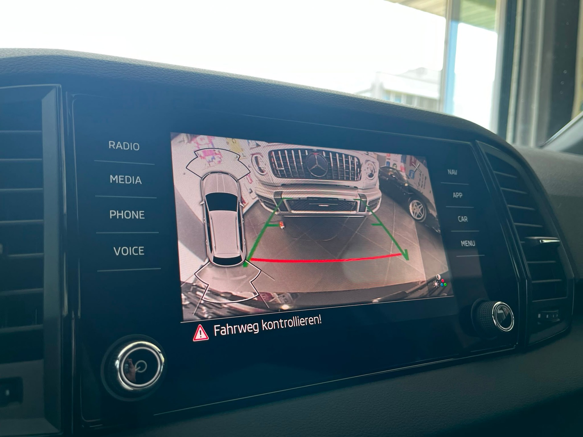 SKODA Karoq 2.0 TSI SportLine 4x4 DSG-image-18