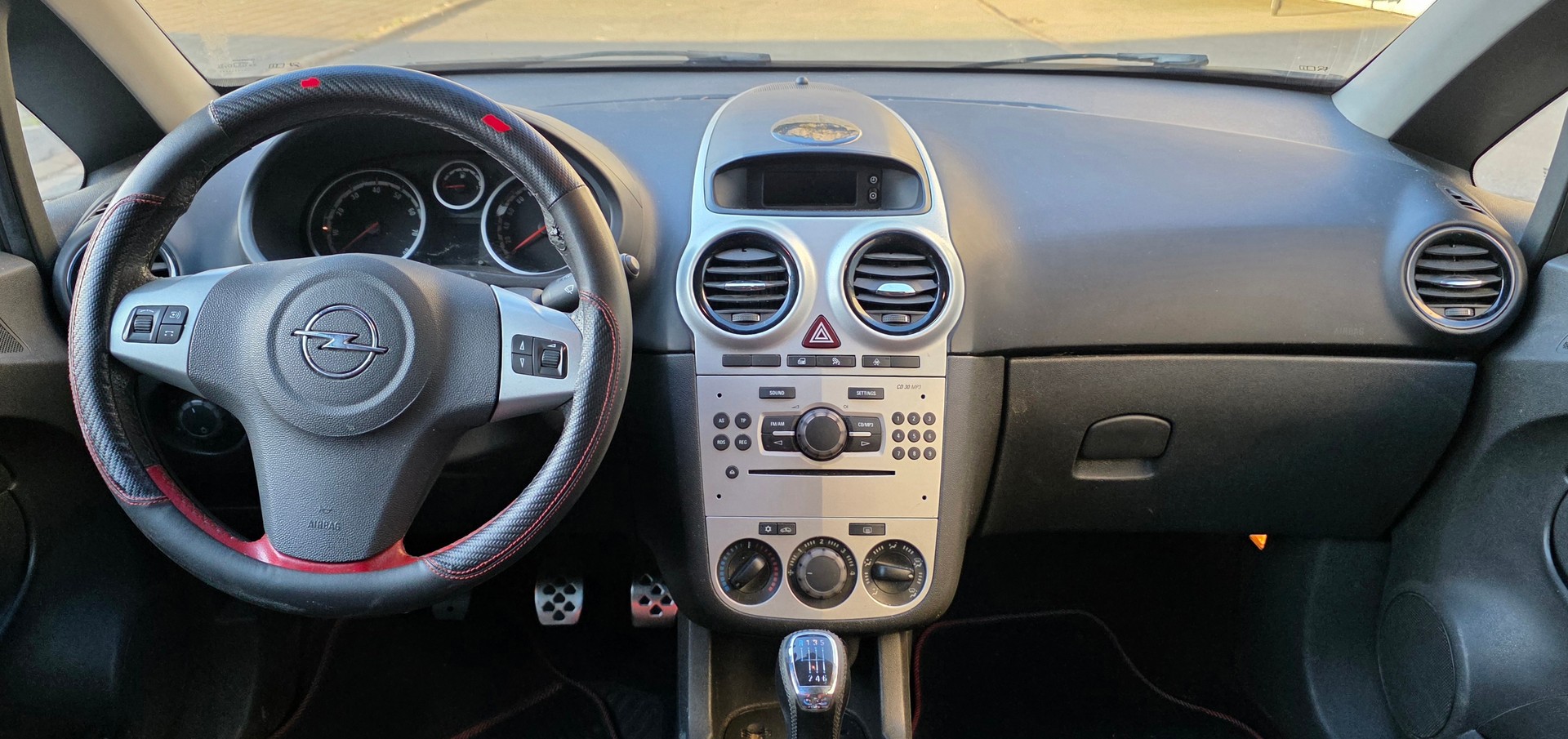 OPEL Corsa 1.6 Turbo GSi-image-9