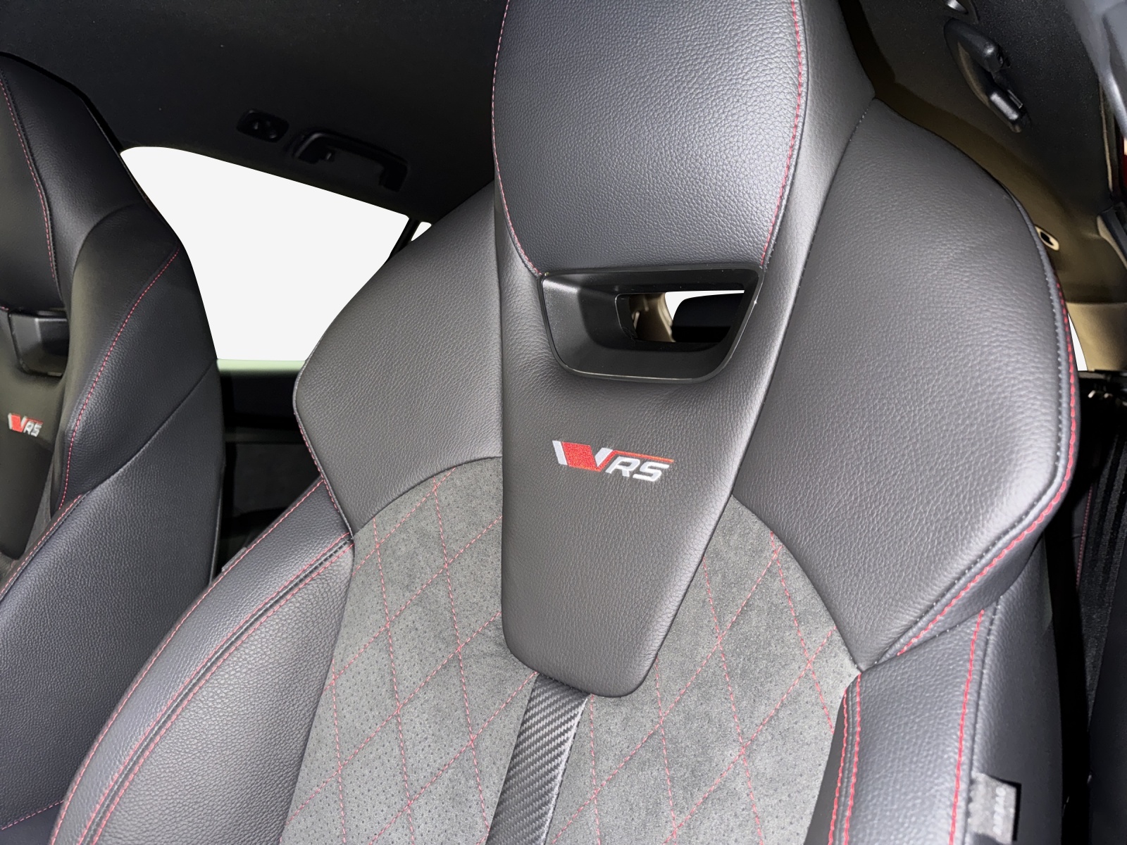 SKODA Octavia RS 30 Years Edition-image-15
