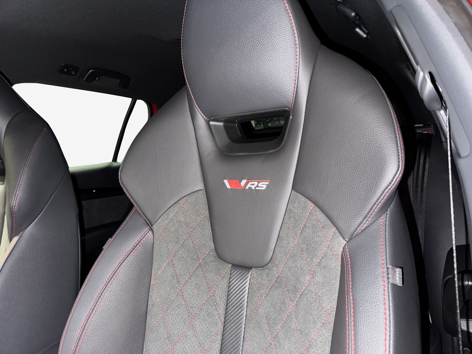 SKODA Octavia RS 30 Years Edition-image-15