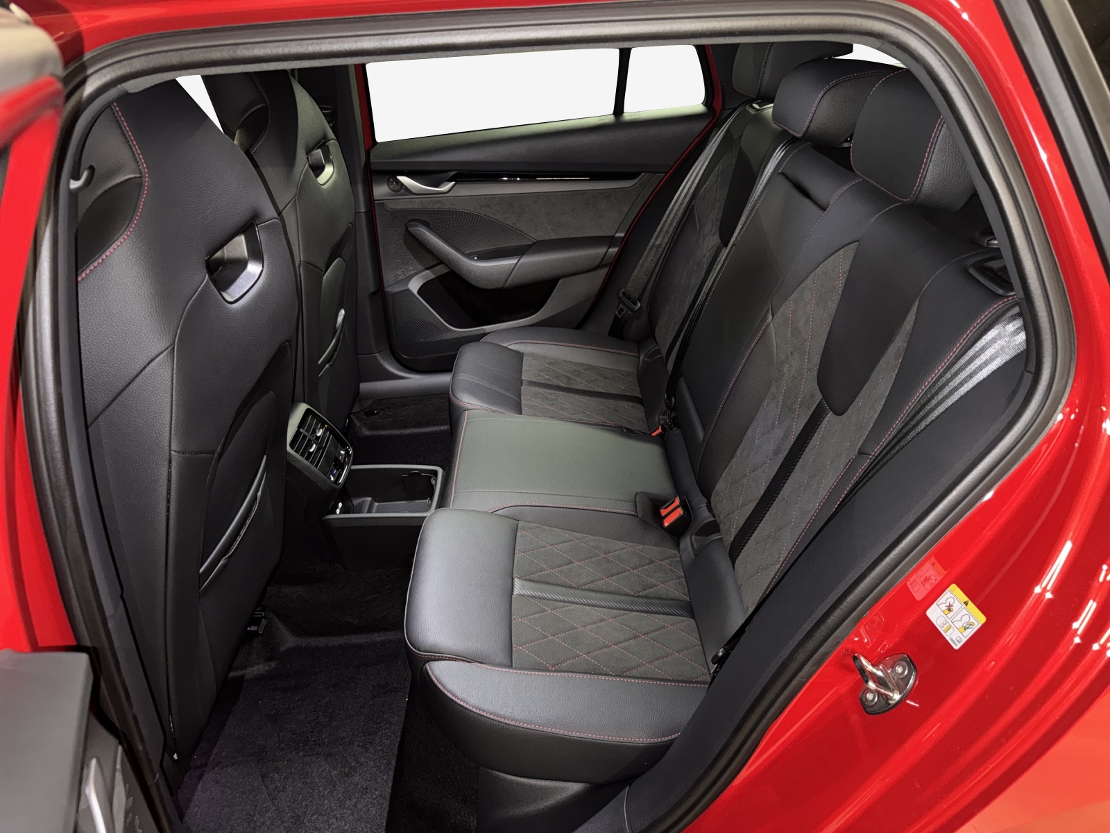 SKODA Octavia RS 30 Years Edition-image-11